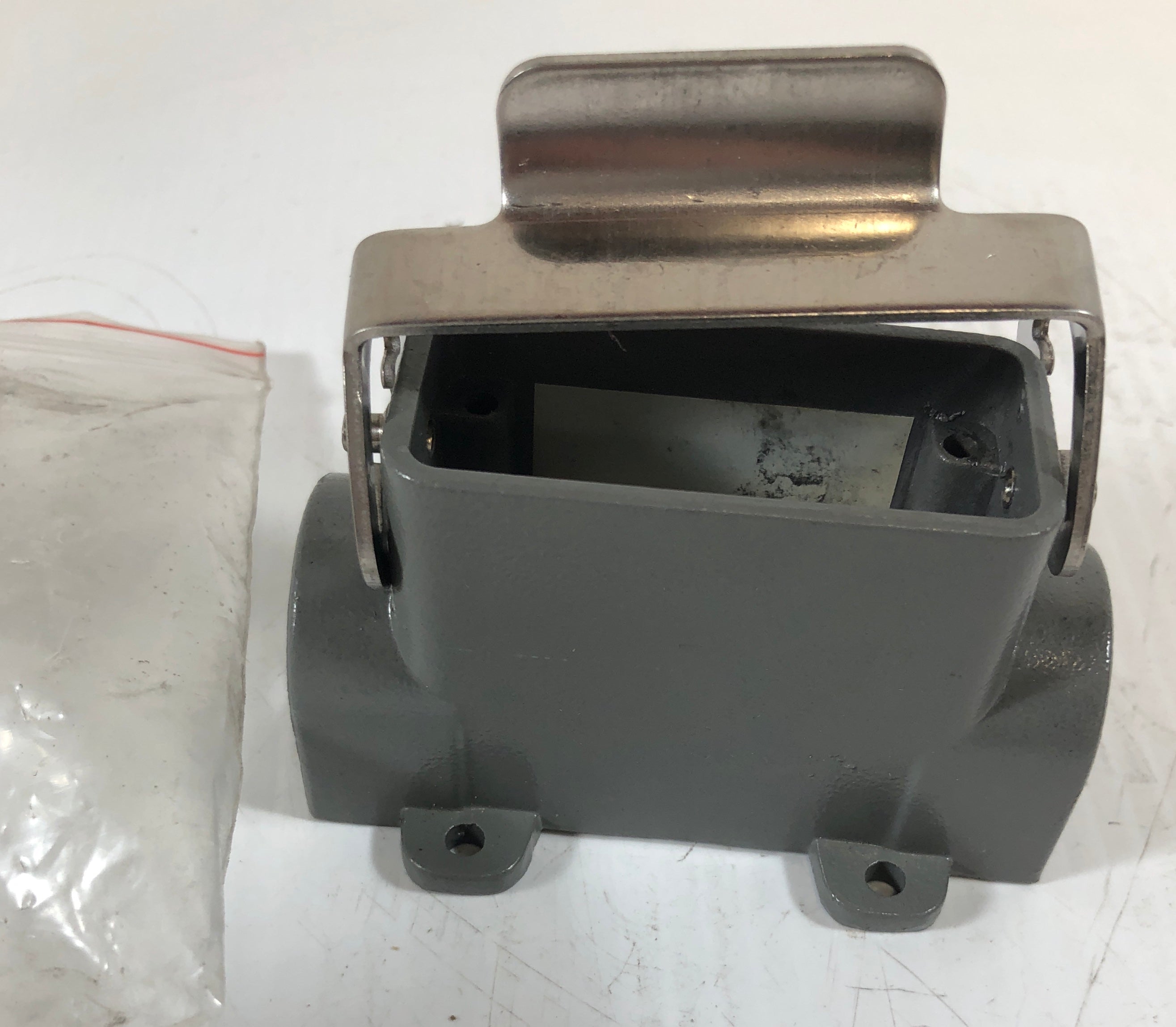 ZipPort Base 10A Surface ZP-MC10A-2-SSM16M