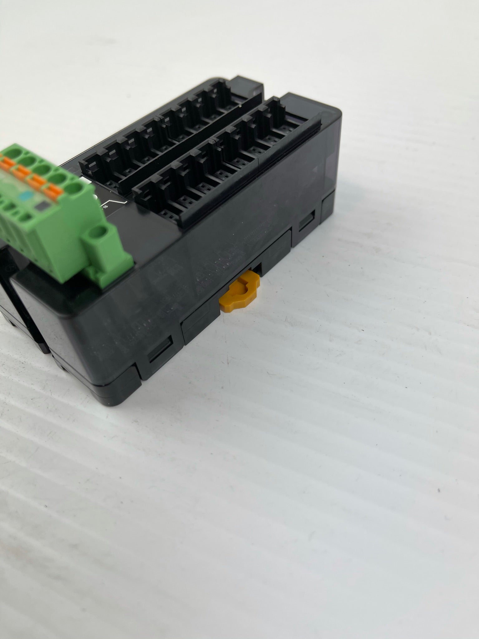 Omron Remote Terminal DRT2-ID16S Source 24V DC Input 11 mA