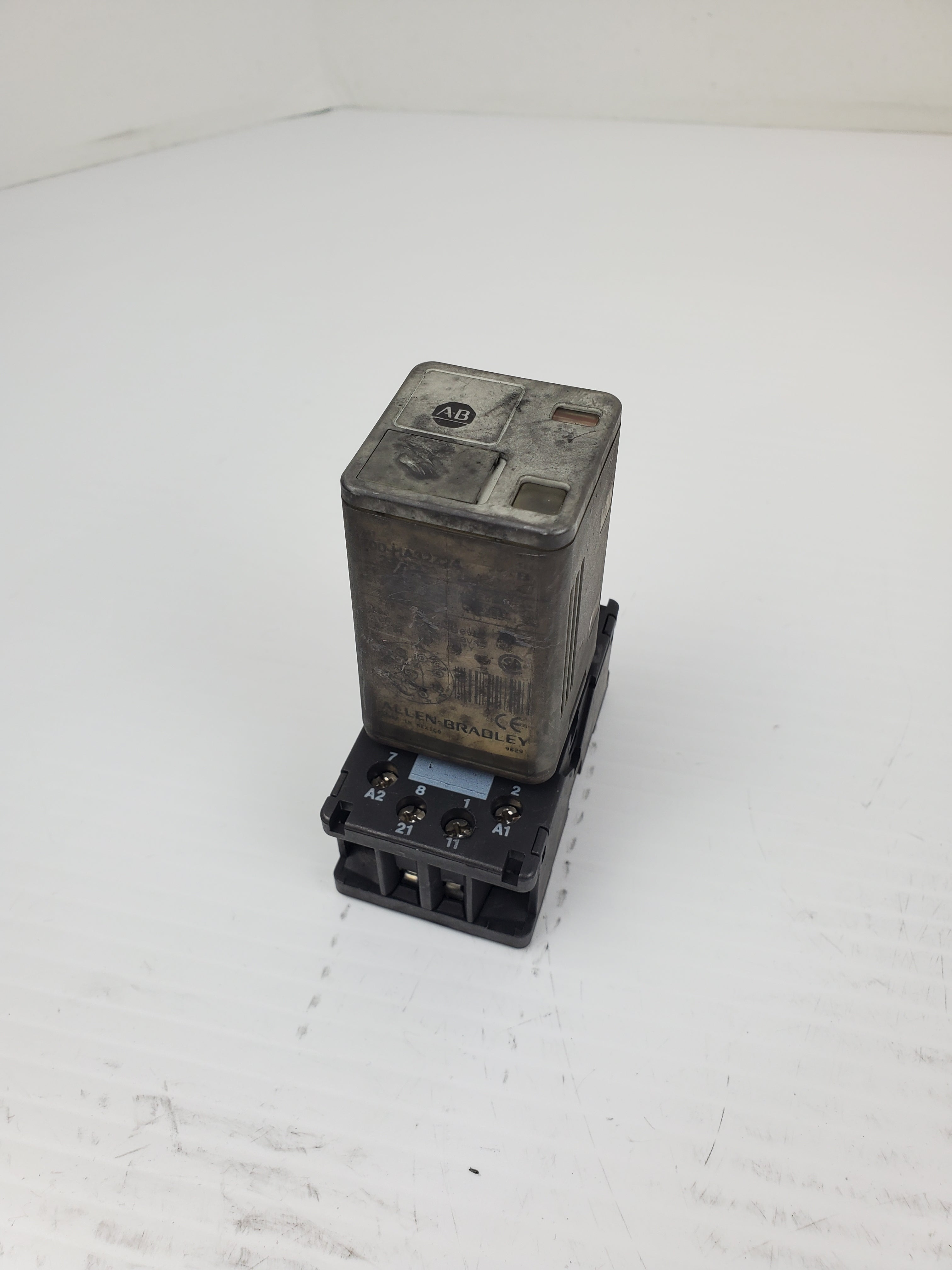 Allen-Bradley 700-HA32Z24 Series B 24VDC Relay with 700-HN100 Series B Socket