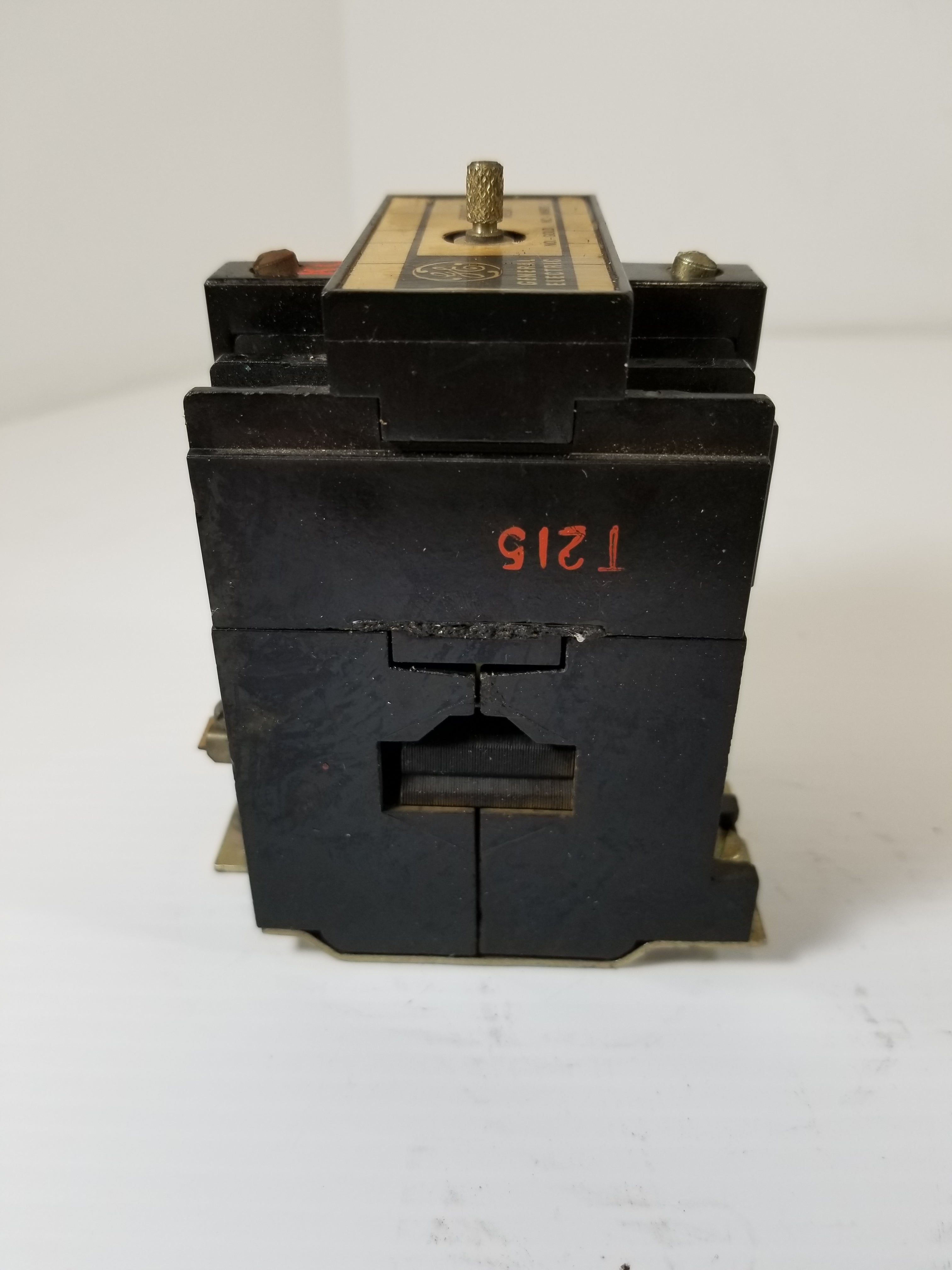 General Electric 600 V Industrial Relay CR120B 020 Series A NEMA A600/P300