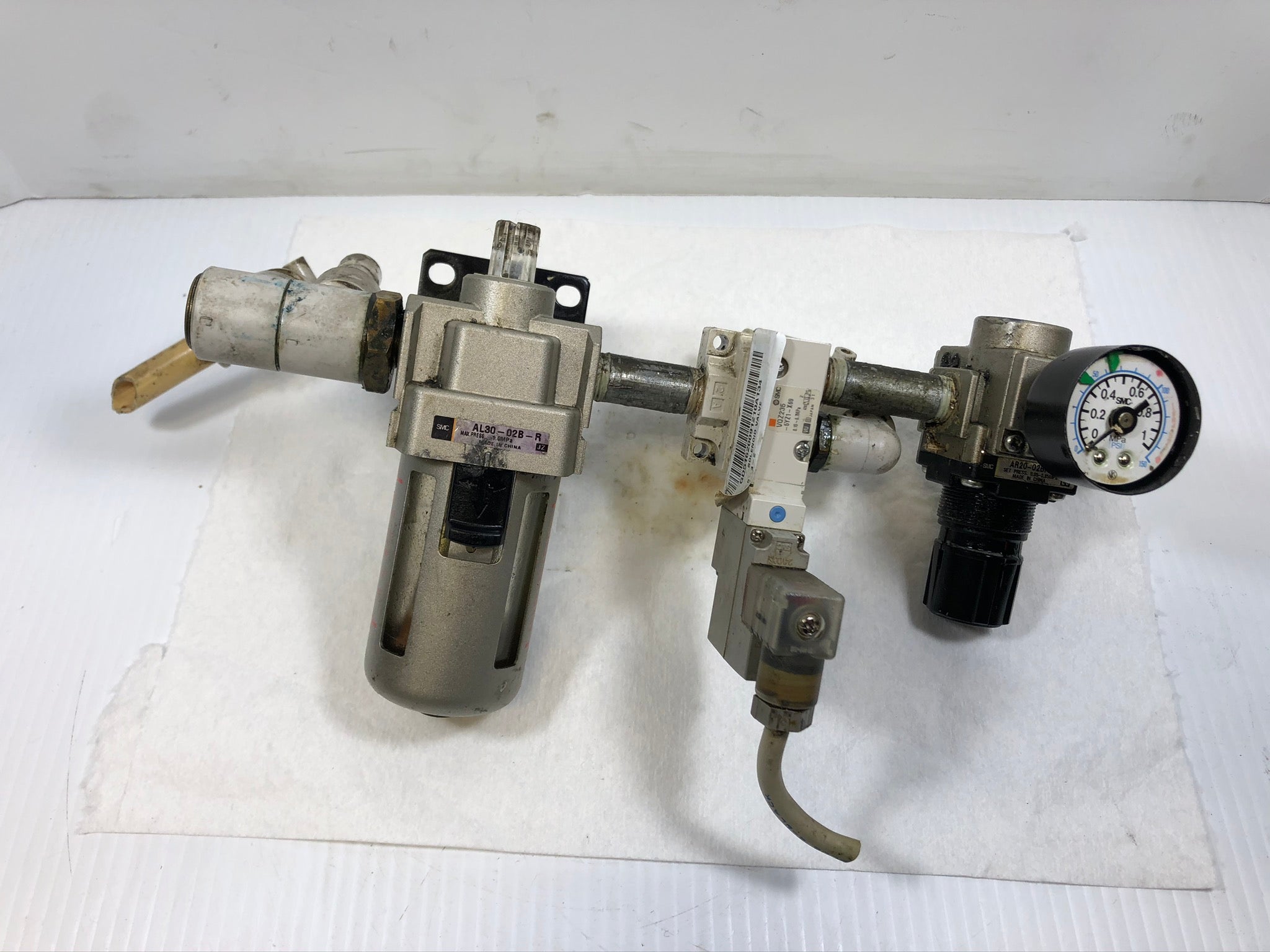 SMC AL30-02B-R Pneumatic Assembly VQZ235-5YZ1-X69