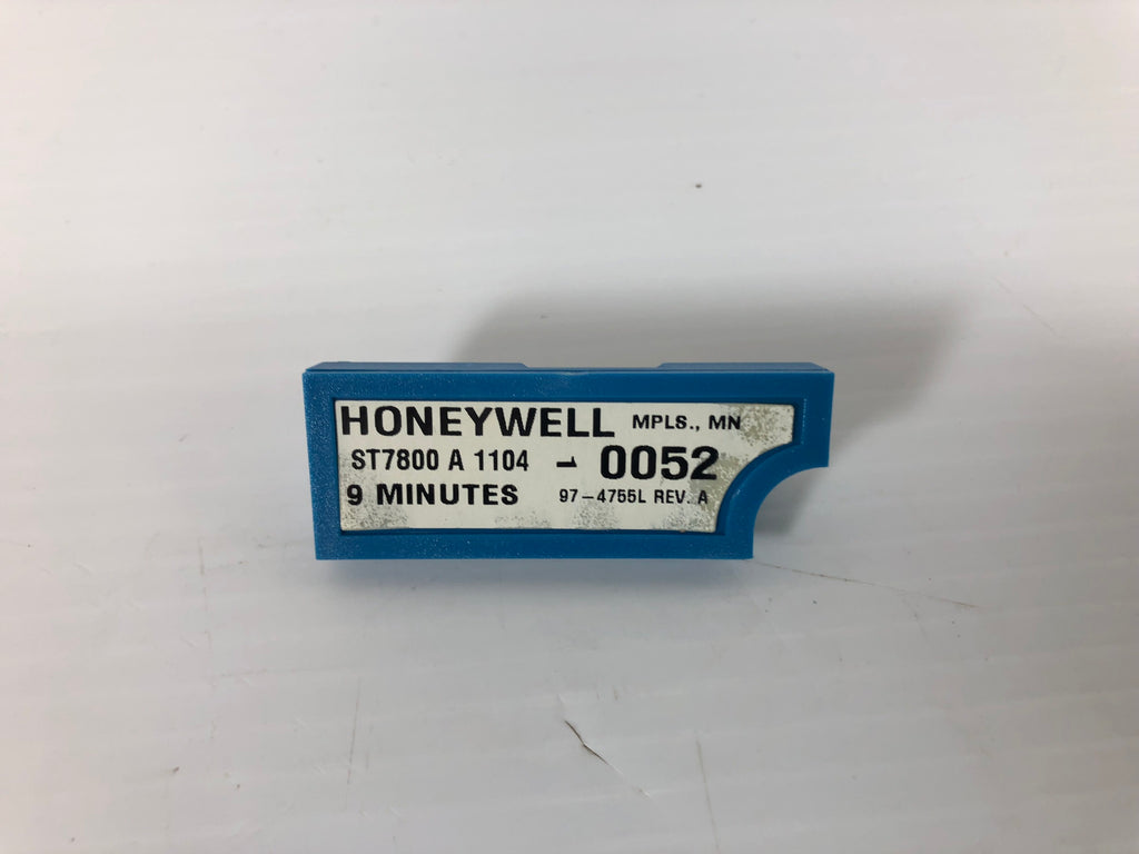 Honeywell ST7800 A 1104 Burner Control 7800 Fixed 9 Min Plug-In