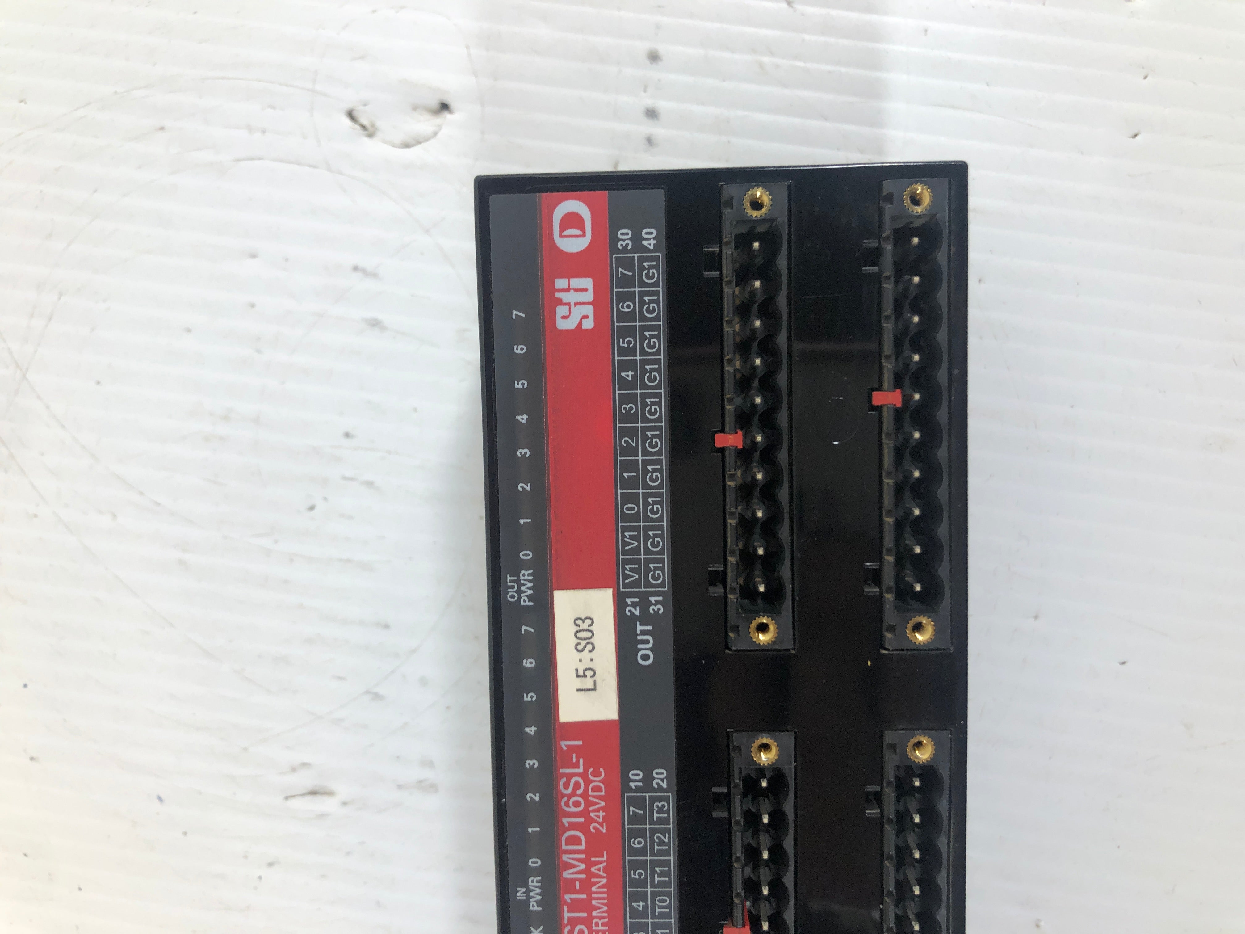 Omron Safety I / O Terminal 24 VDC DST1-MD16SL-1