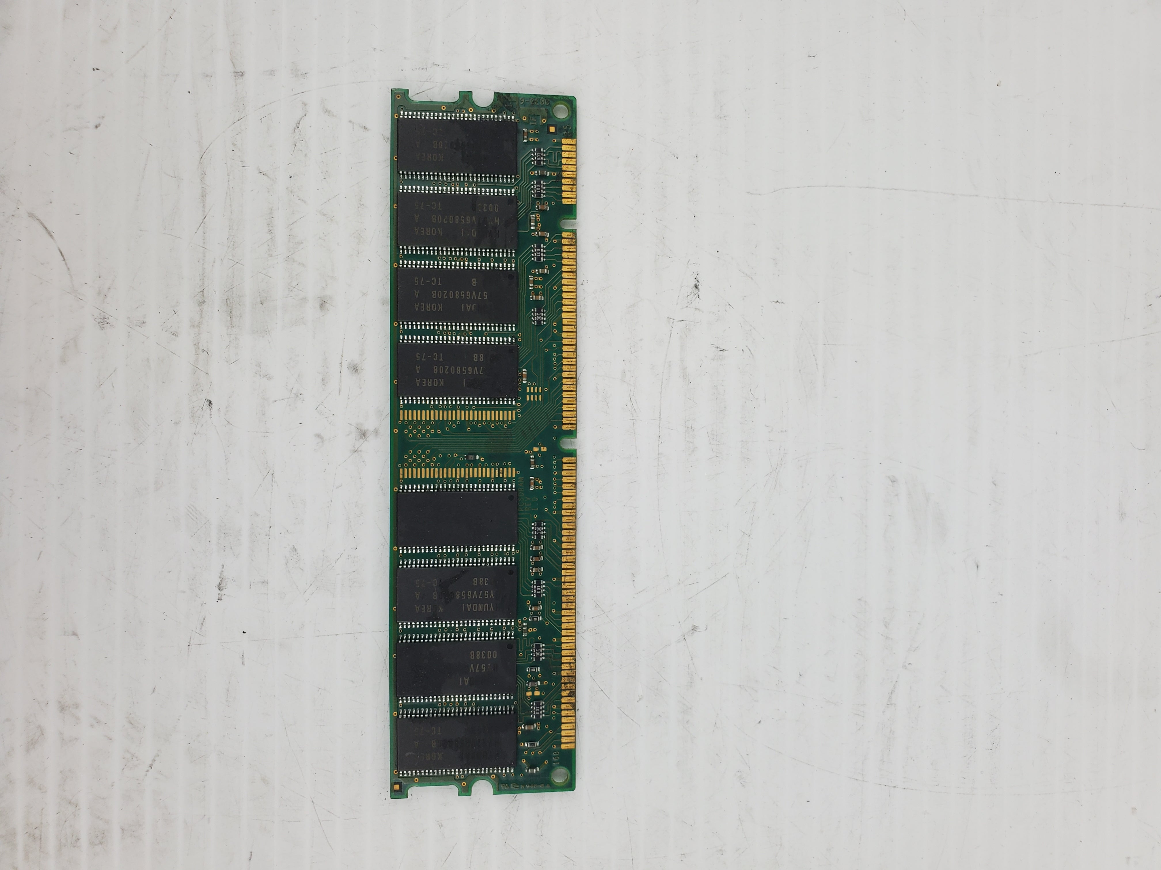 HYUNDAI HYM7V631601 Ram Memory Drive 128MB SYNC 133MHz CL3