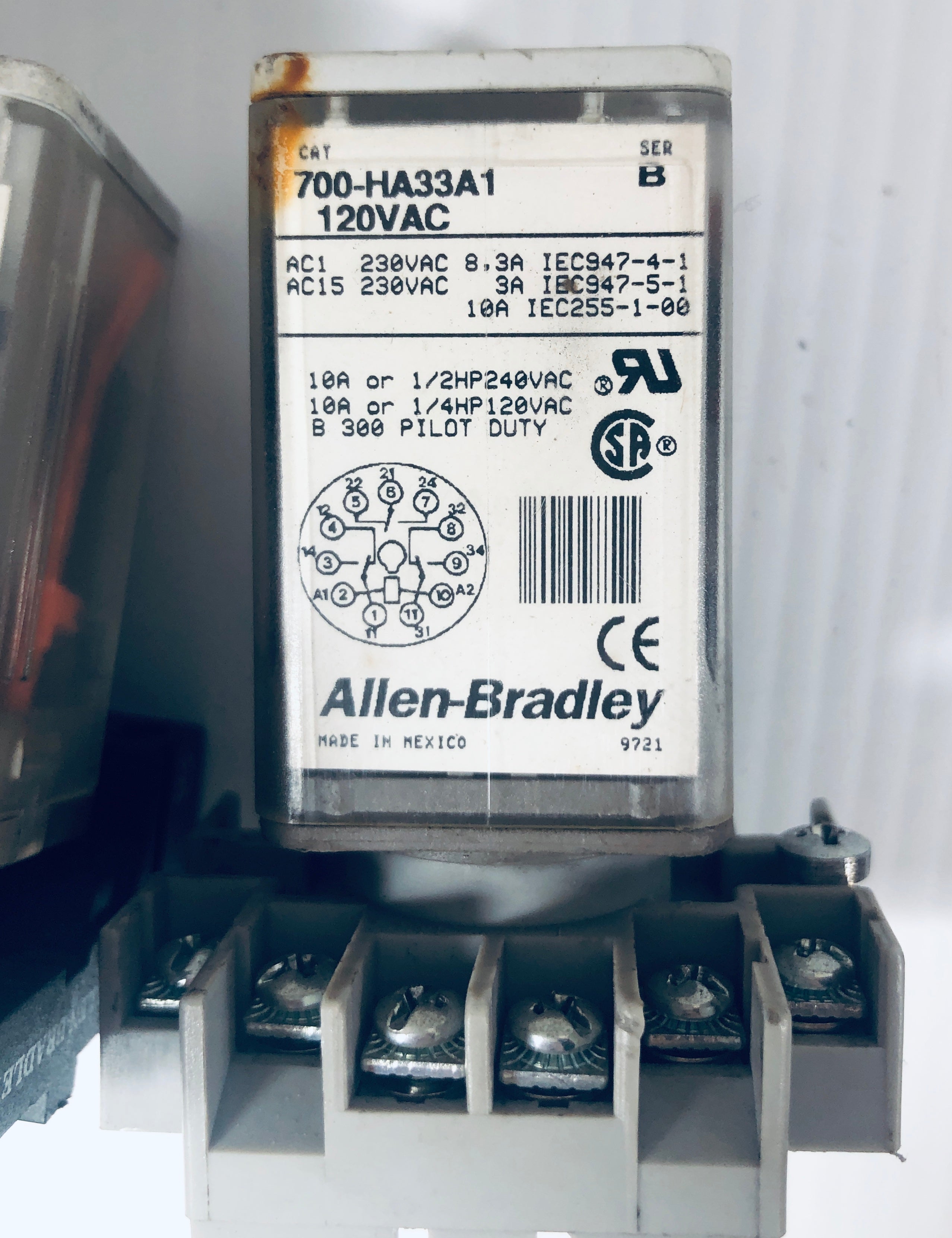 Allen-Bradley 700-HN102 Sockets and Relays 700-HB33A1 - Lot of 2