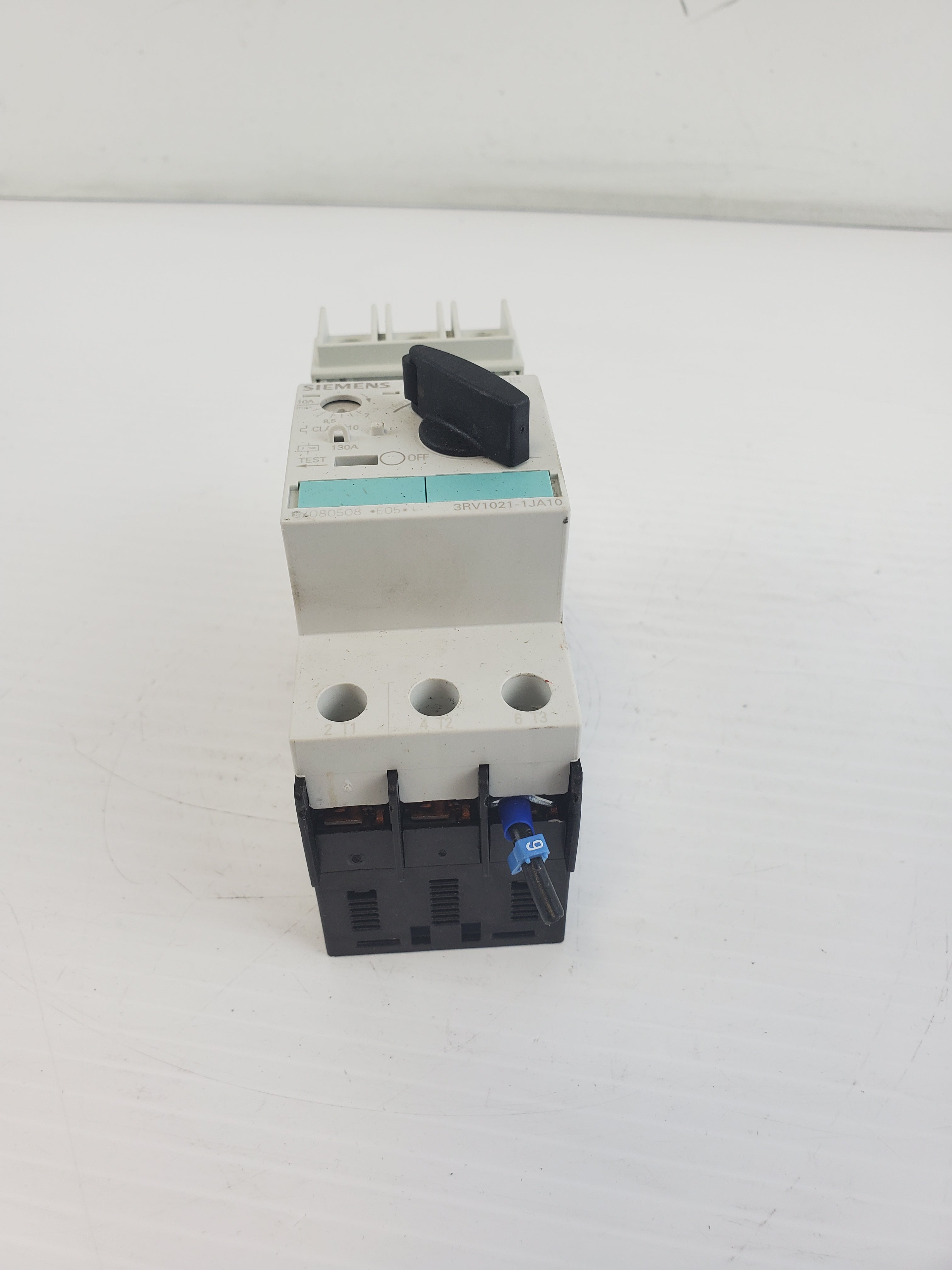 Siemens 3RV1021-1JA10 Motor Starter Circuit Breaker With 3RV1928-1HC Connected