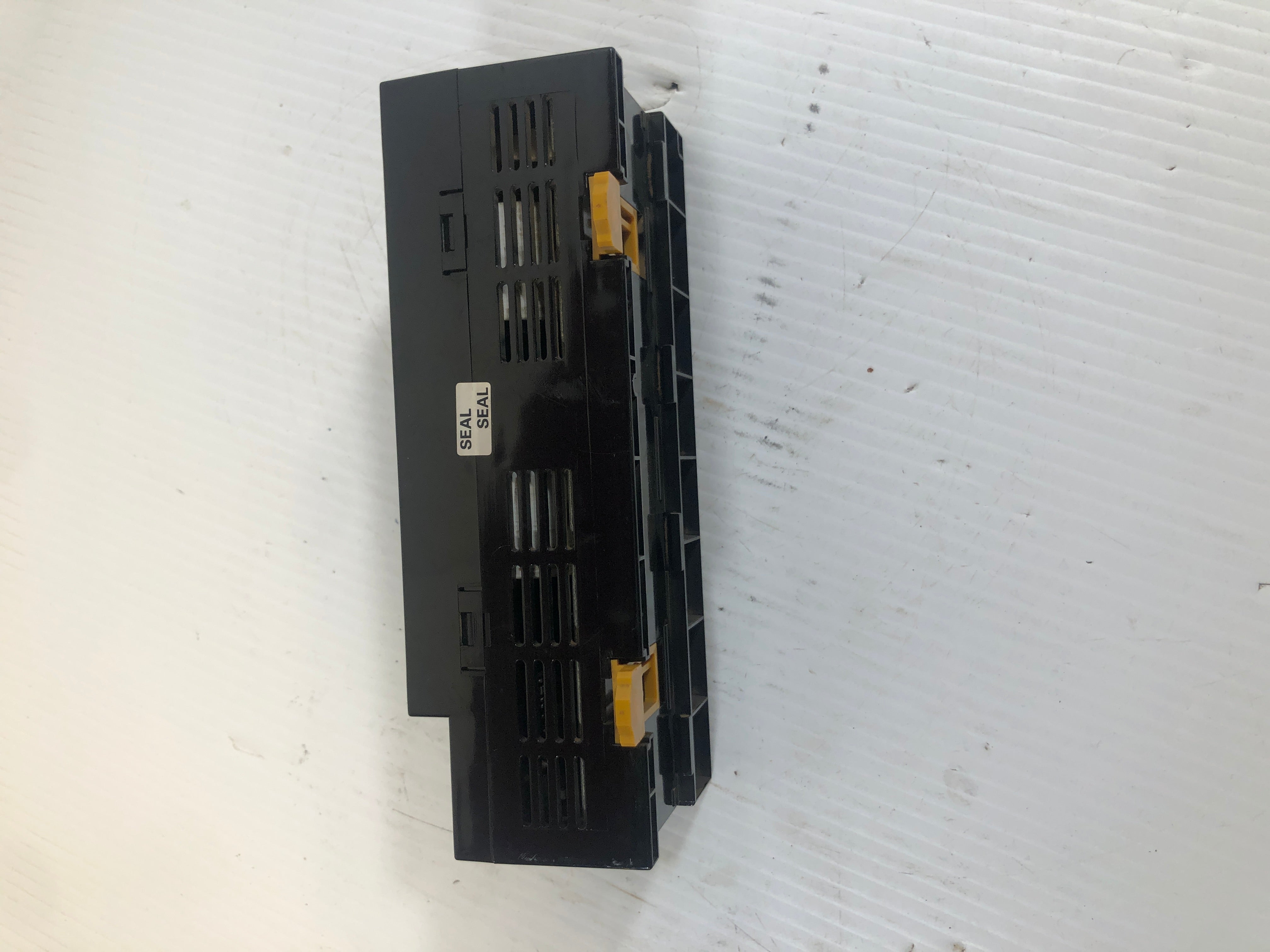 Omron Safety I / O Terminal 24 VDC DST1-MD16SL-1