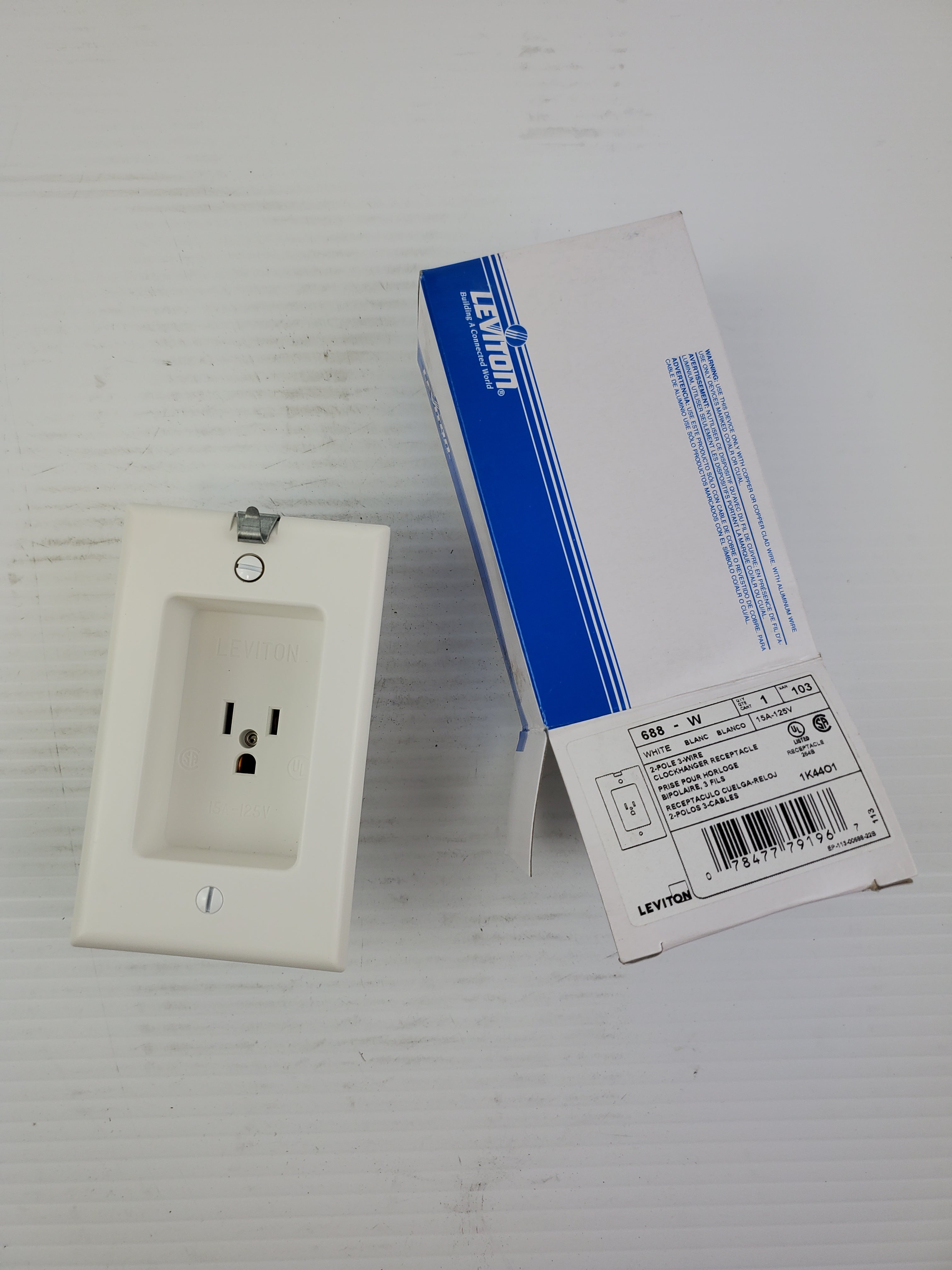 Leviton 688-W White 2-Pole 3-Wire Clock Hanger Receptacle 15A-125V