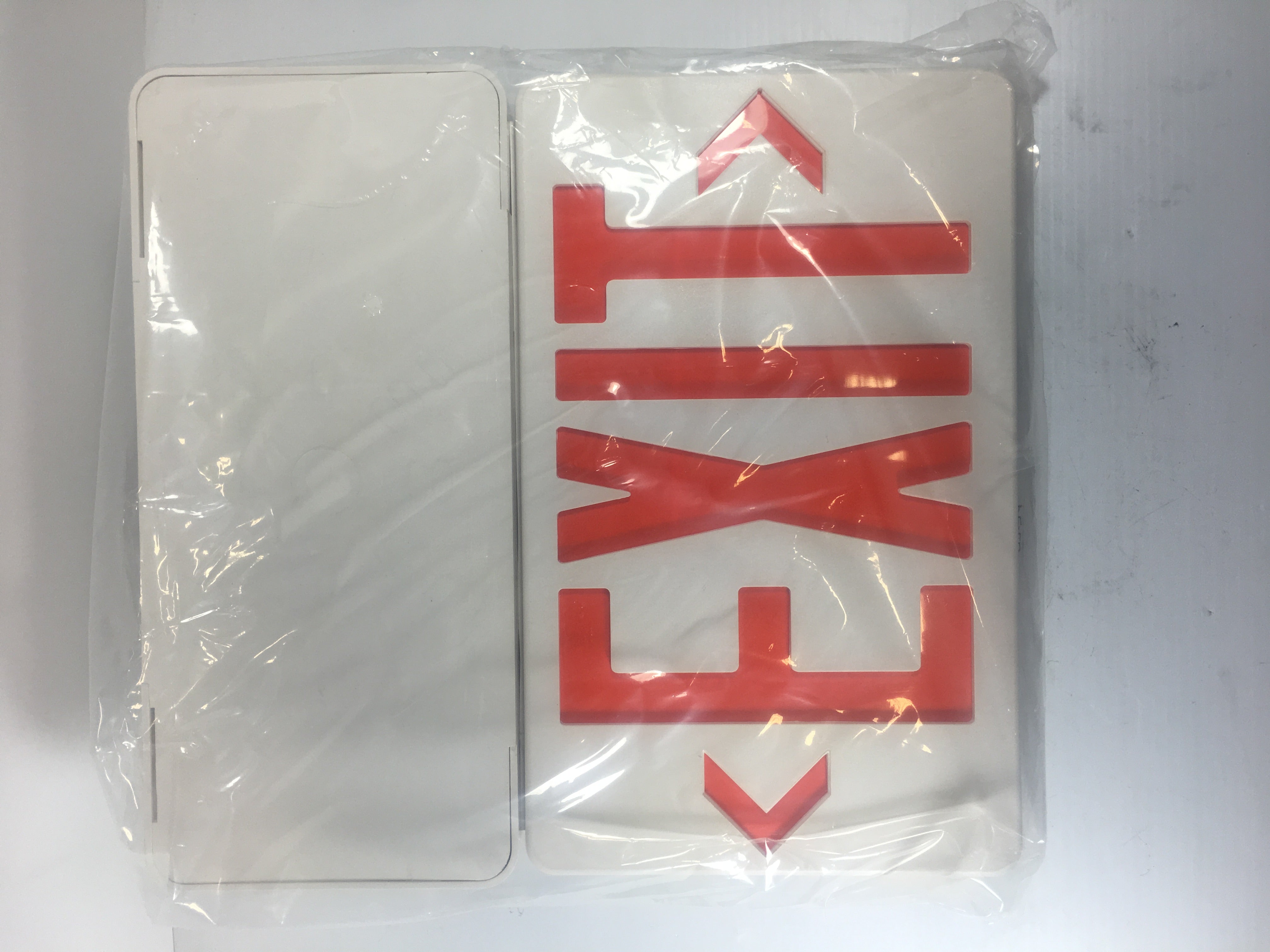 Thomas and Betts UQLXN500R-2MRSN Exit Sign 6V Thermoplastic Combination Unit