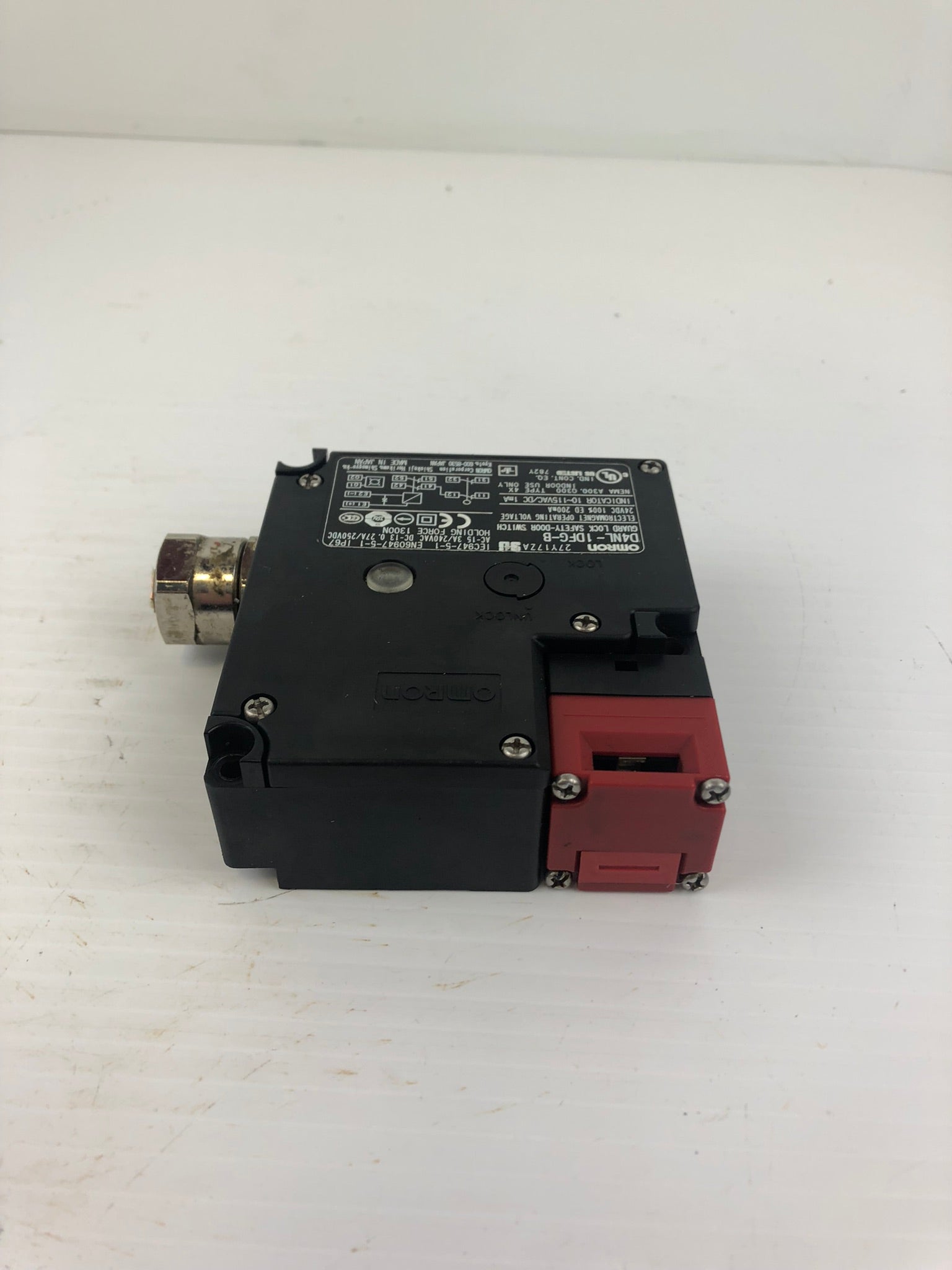 Omron D4NL-1DFG-B Guard Lock Safety-Door Switch 24VDC 100% ED 200mA 27Y17ZA