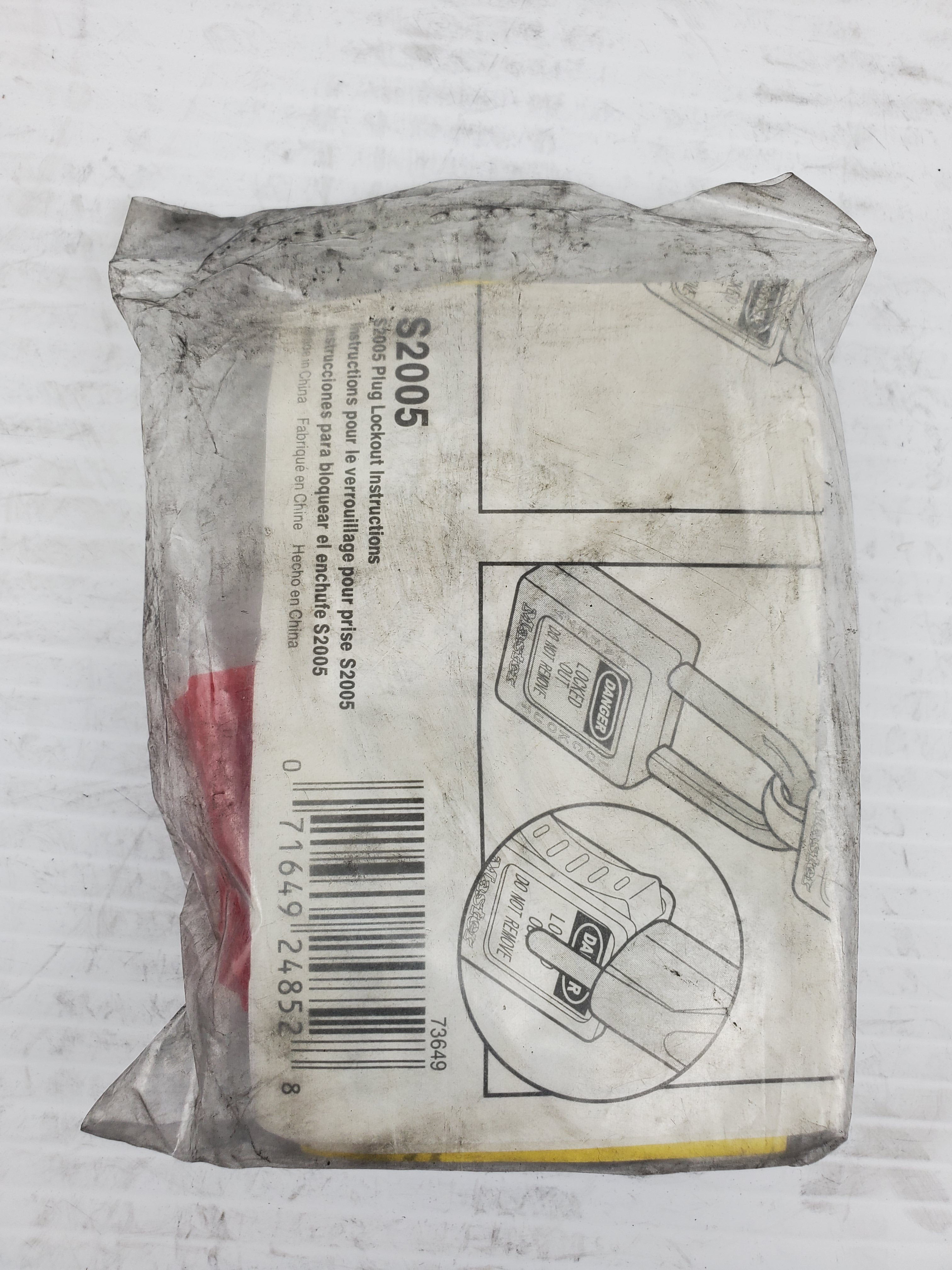 Master Lock S2005 Plug Lockout