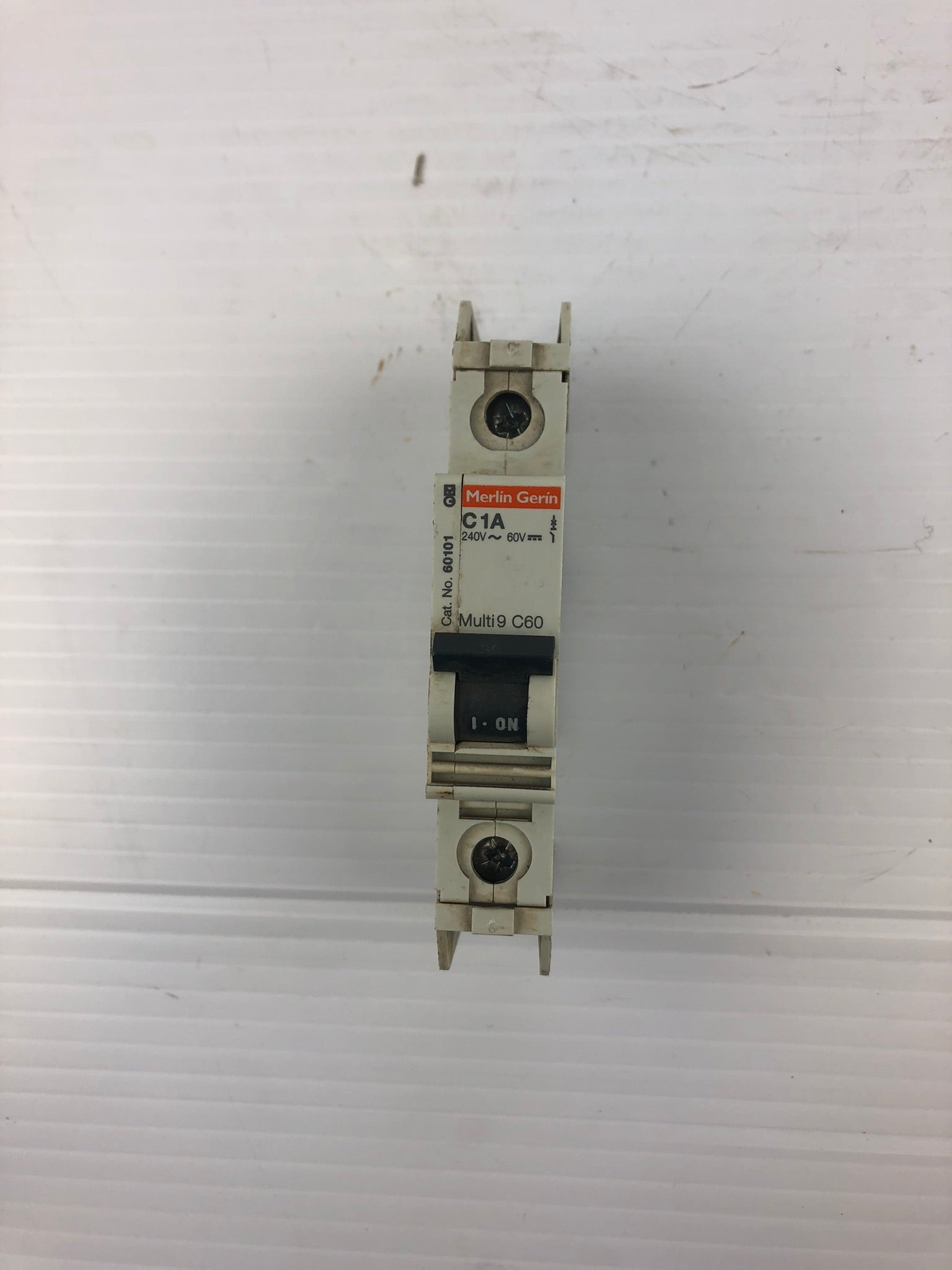 Merlin Gerin C1A Circuit Breaker 1P 240V~60V Multi 9 C60 60101 w/Locking Clasp