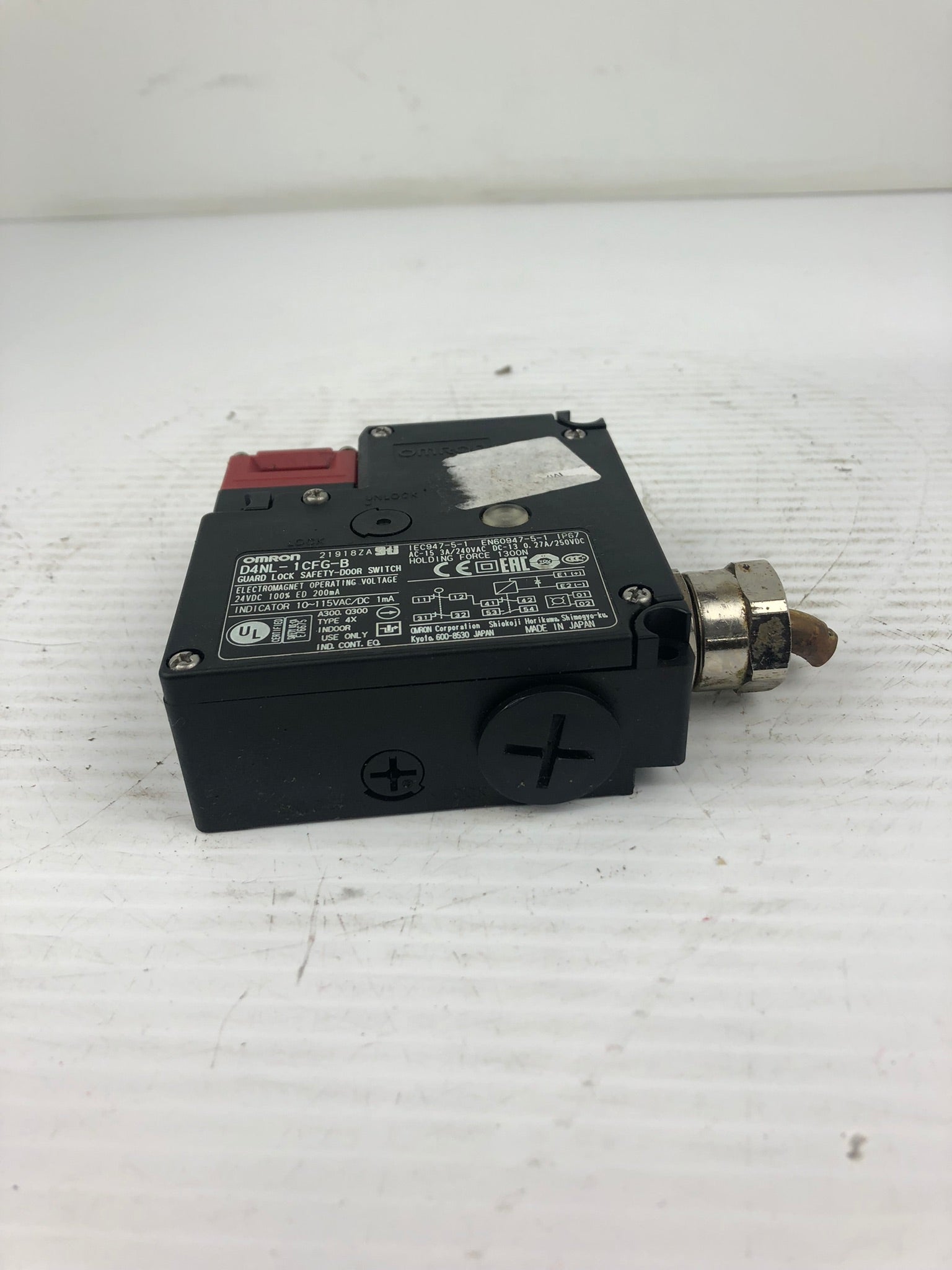 Omron D4NL-1CFG-B Guard Lock Safety-Door Switch 24VDC 100% ED 200mA 21918ZA