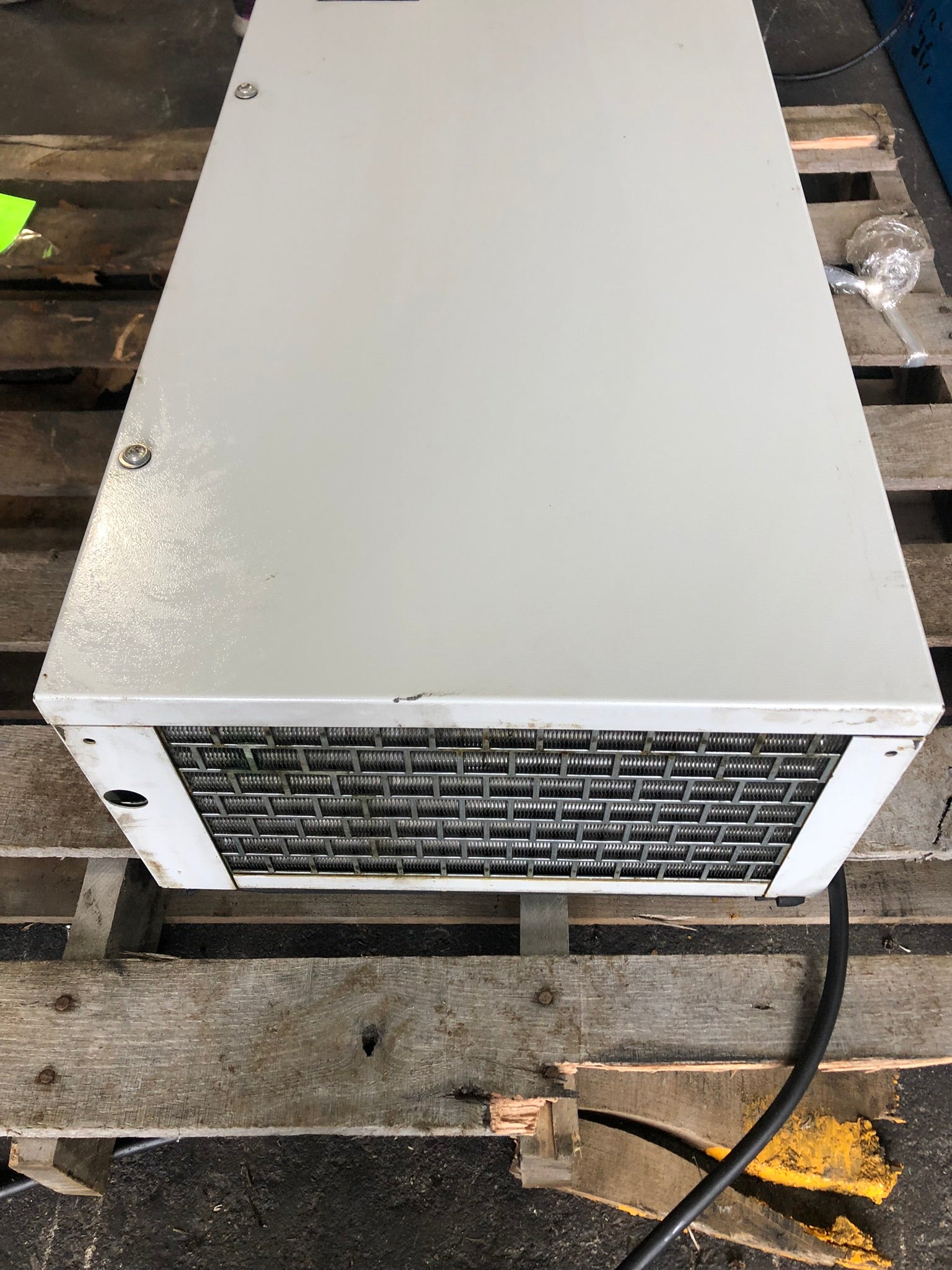 nVent CR290465G003 Electronic Enclosure Air Conditioner 200V 50/60Hz 1 Phase