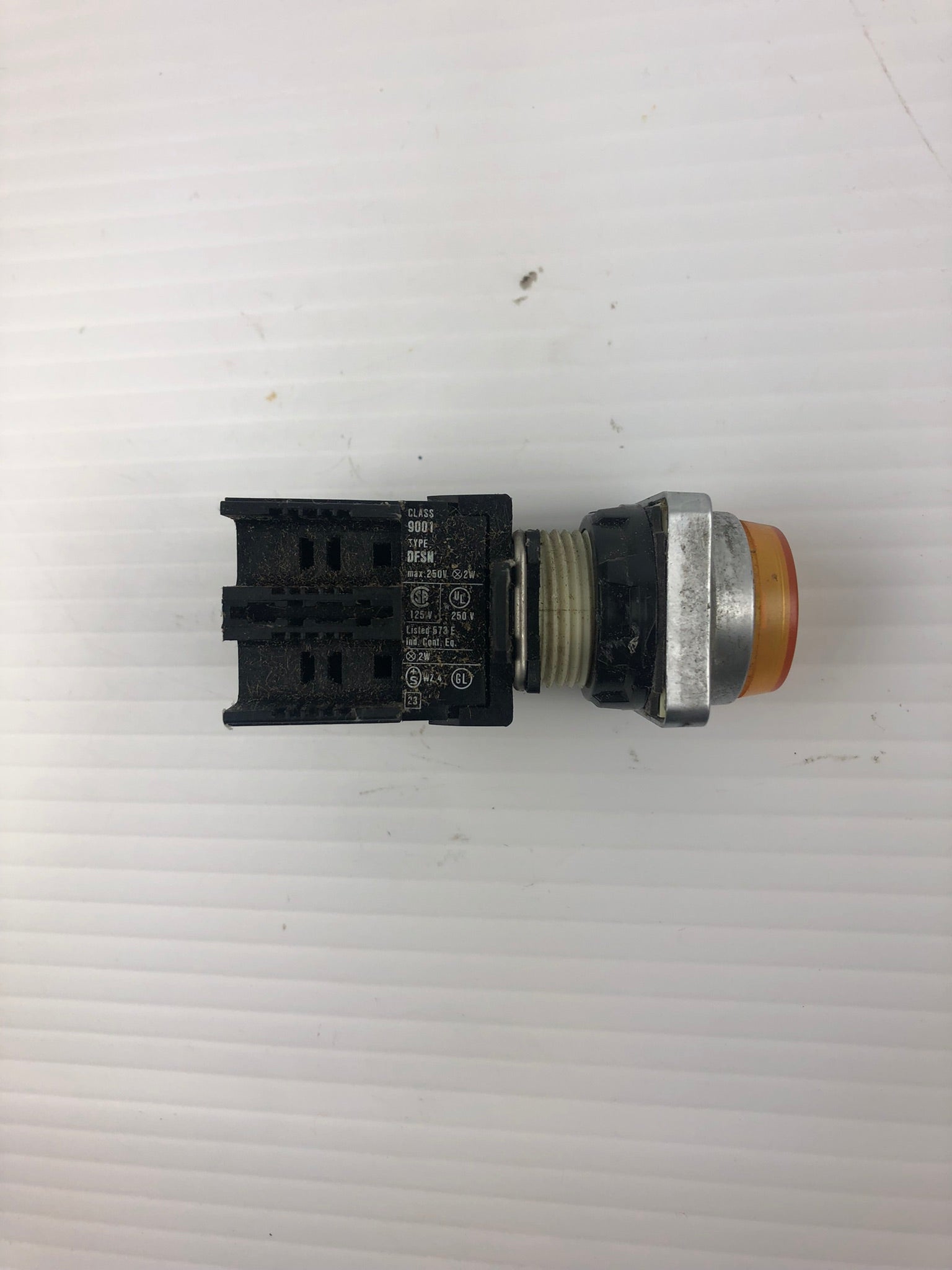 Square D 9011 DFSN Push Button Switch Yellow