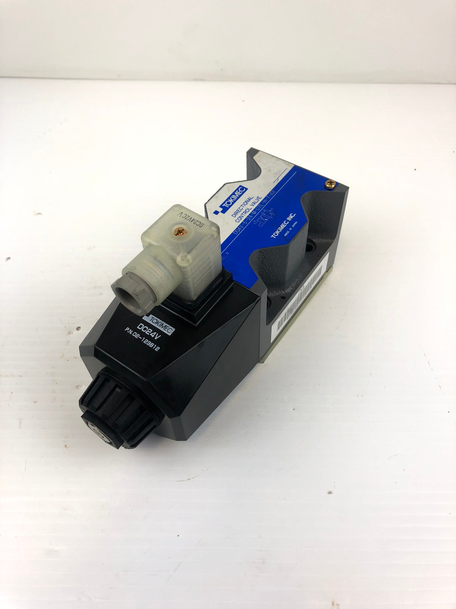 Tokimec DG4V-5-2A-M-U7L-H-7-40 Directional Control Valve 02-123812