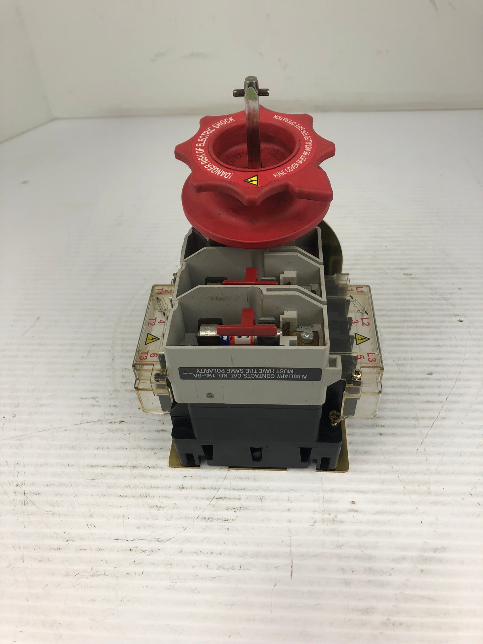 Allen-Bradley 194RF-NC030* Ser A Fused Disconnect Switch Mounted Handle Broken