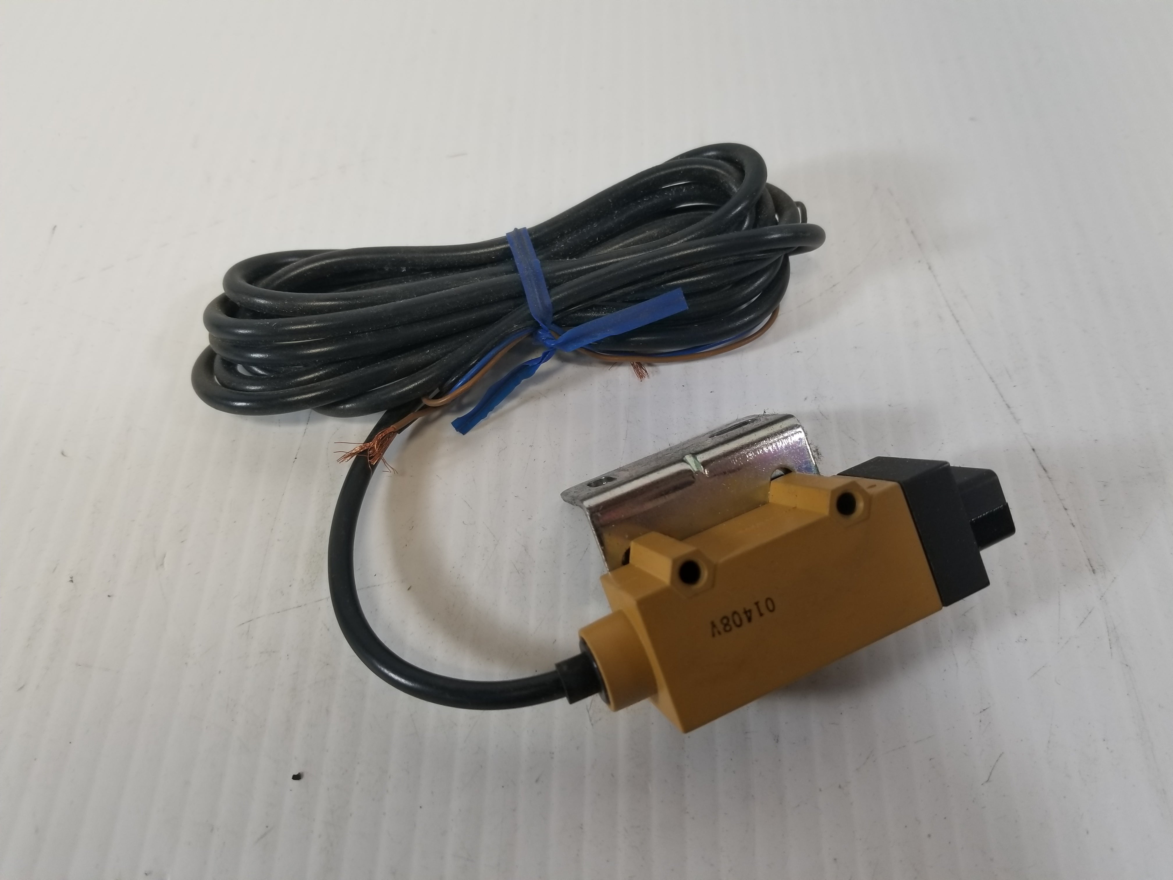 Omron E3S-X3CE4 Photoelectric Switch