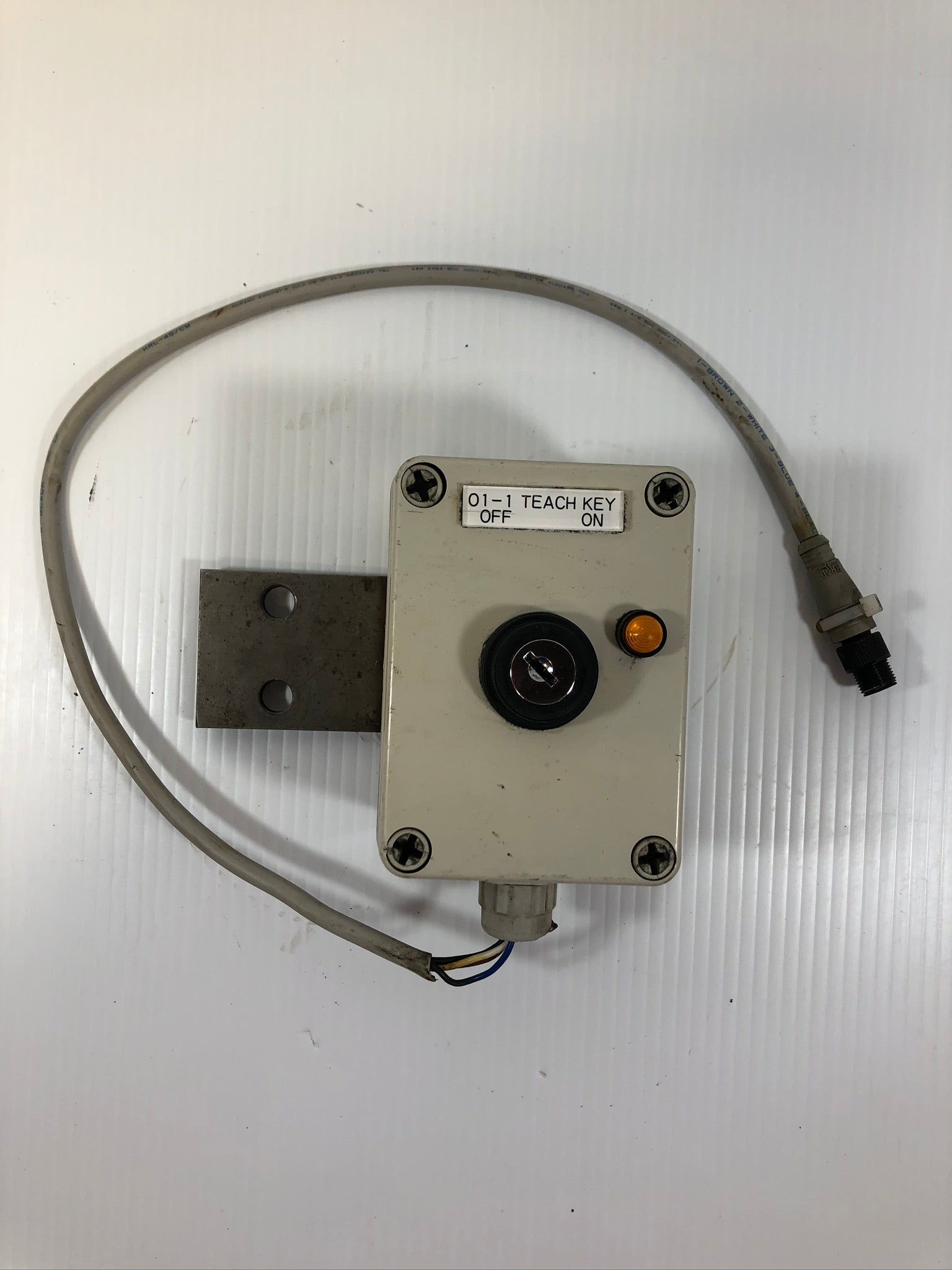 Industrial Safety Teach Key On/Off Lock Switch with Left Mount and KRL-45/CM