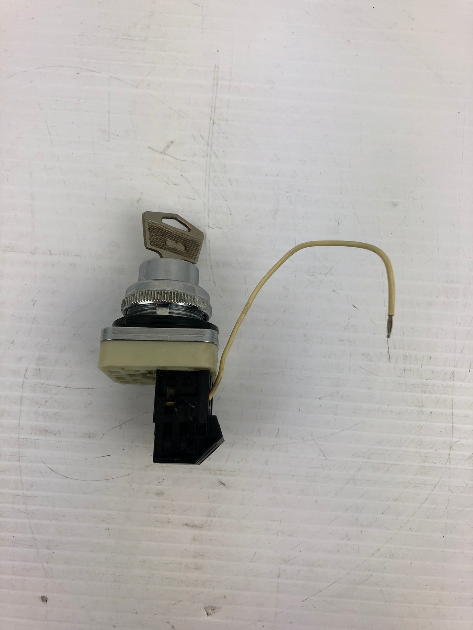 Fuji Electric AH30-J0A Selector Switch With Key