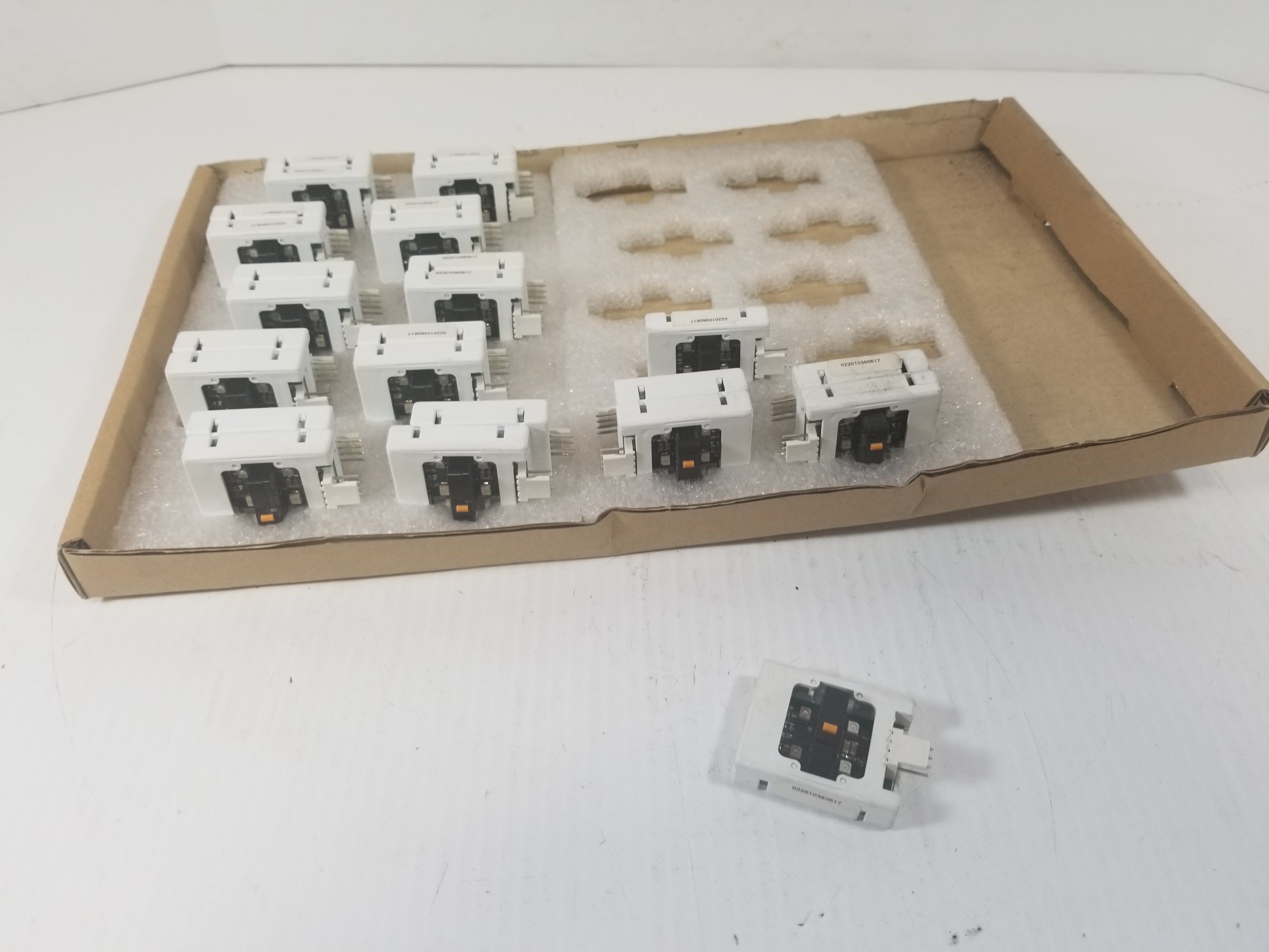 DMG 022010360617 Limit Switch 1 Contact Green Light (Lot of 26)