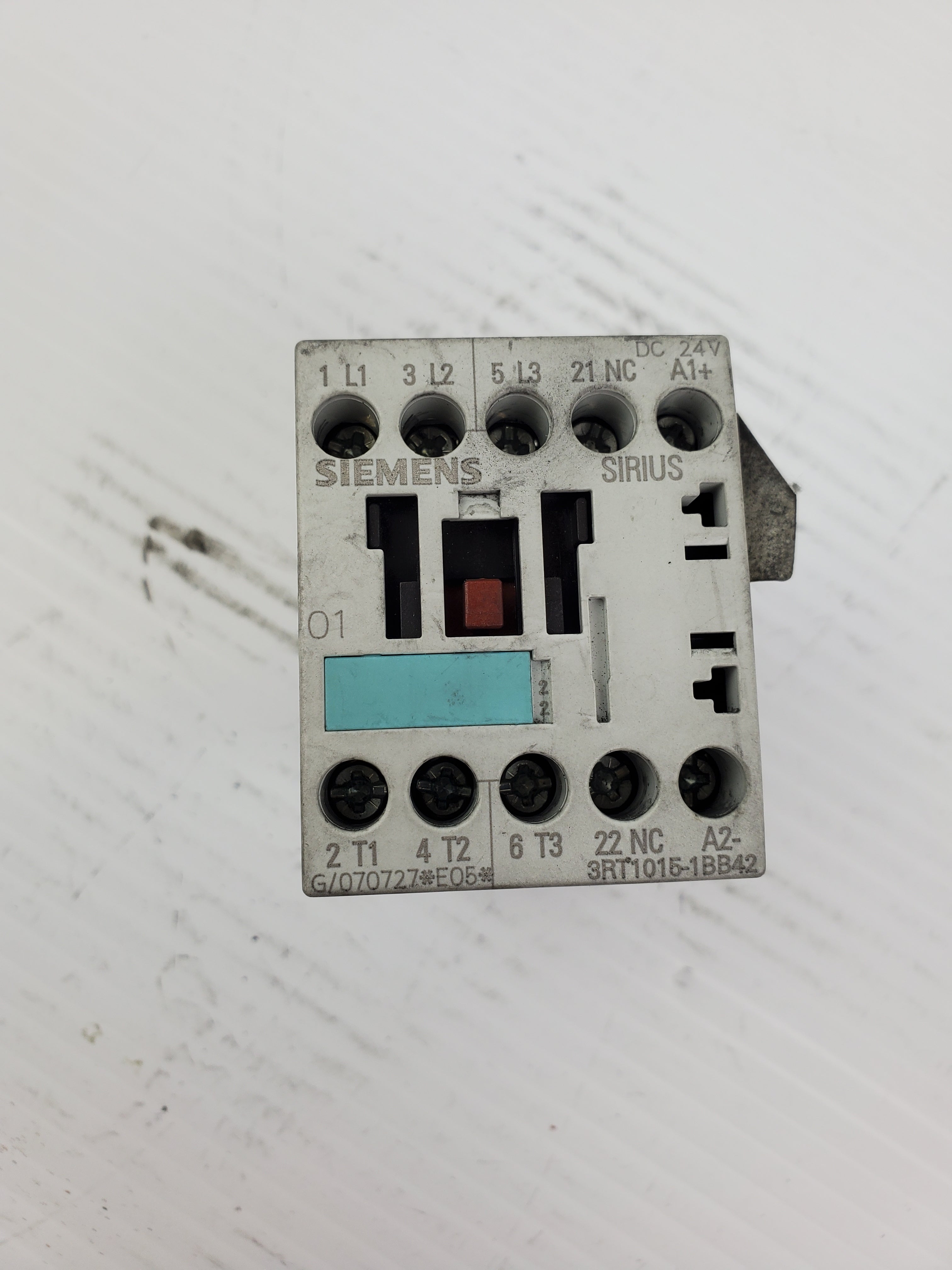 Siemens 3RT1017-1BB42 Contactor 600V 3RT10171BB42