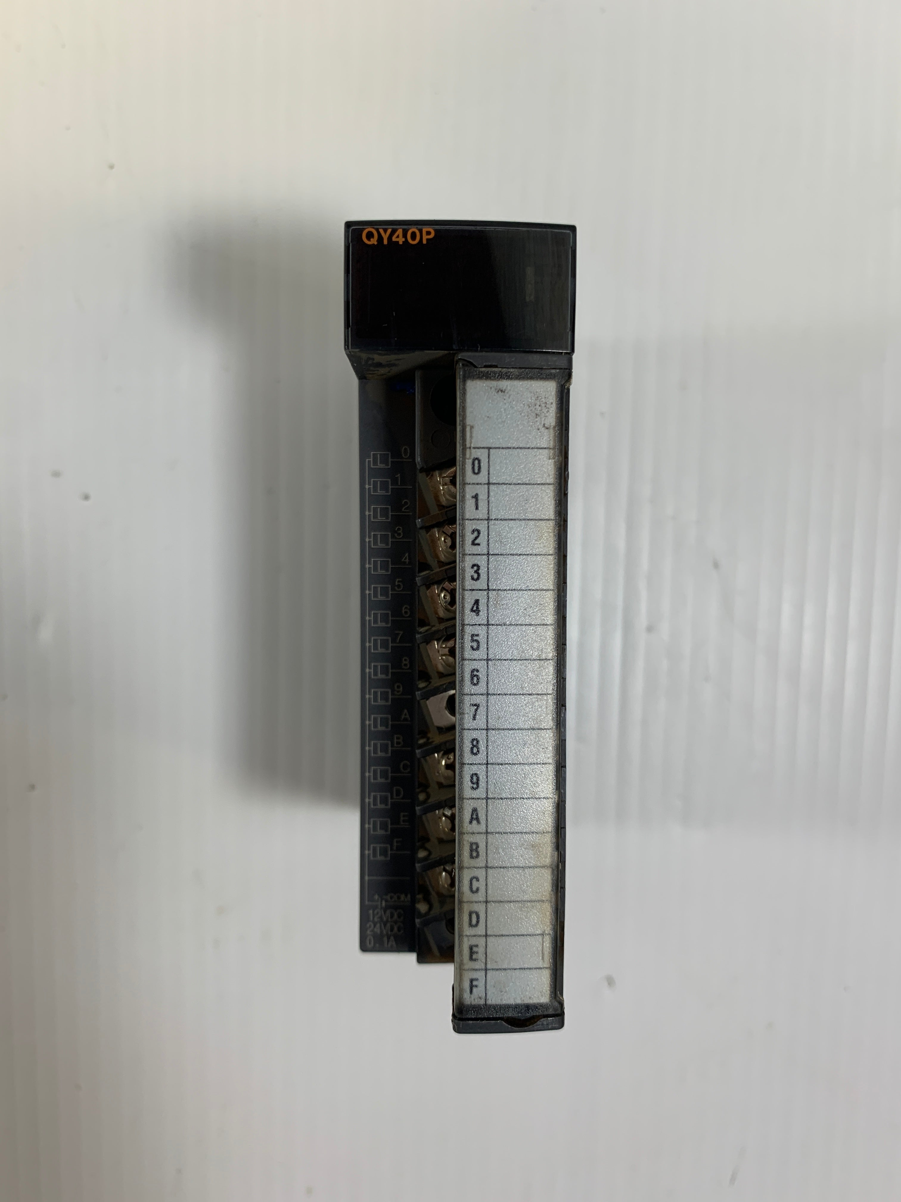 Mitsubishi QY40P PLC Output Module 12/24 VDC