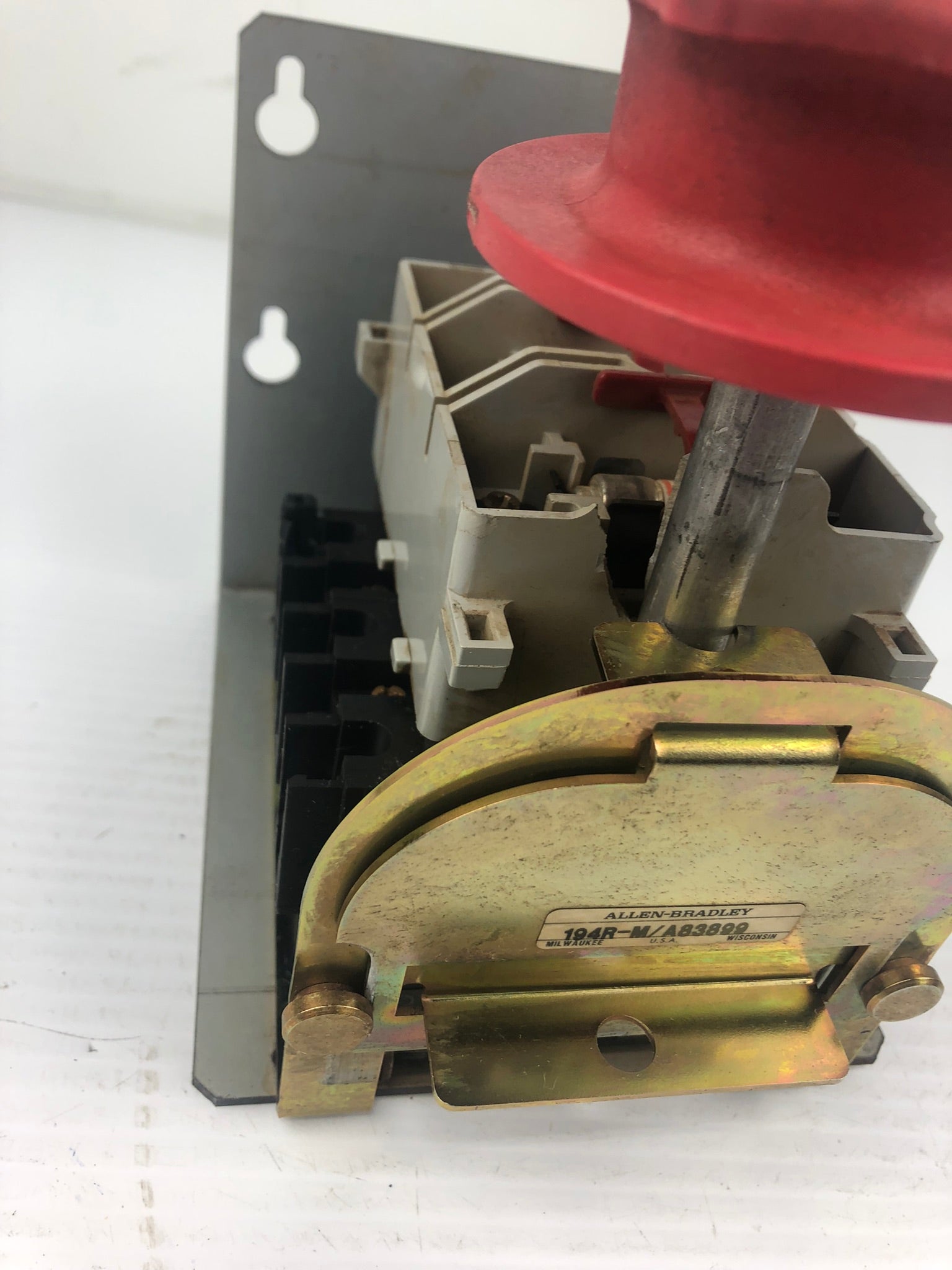 Allen-Bradley 194R-M/A83899 Fused Disconnect Switch Broken Handle Cracked Casing