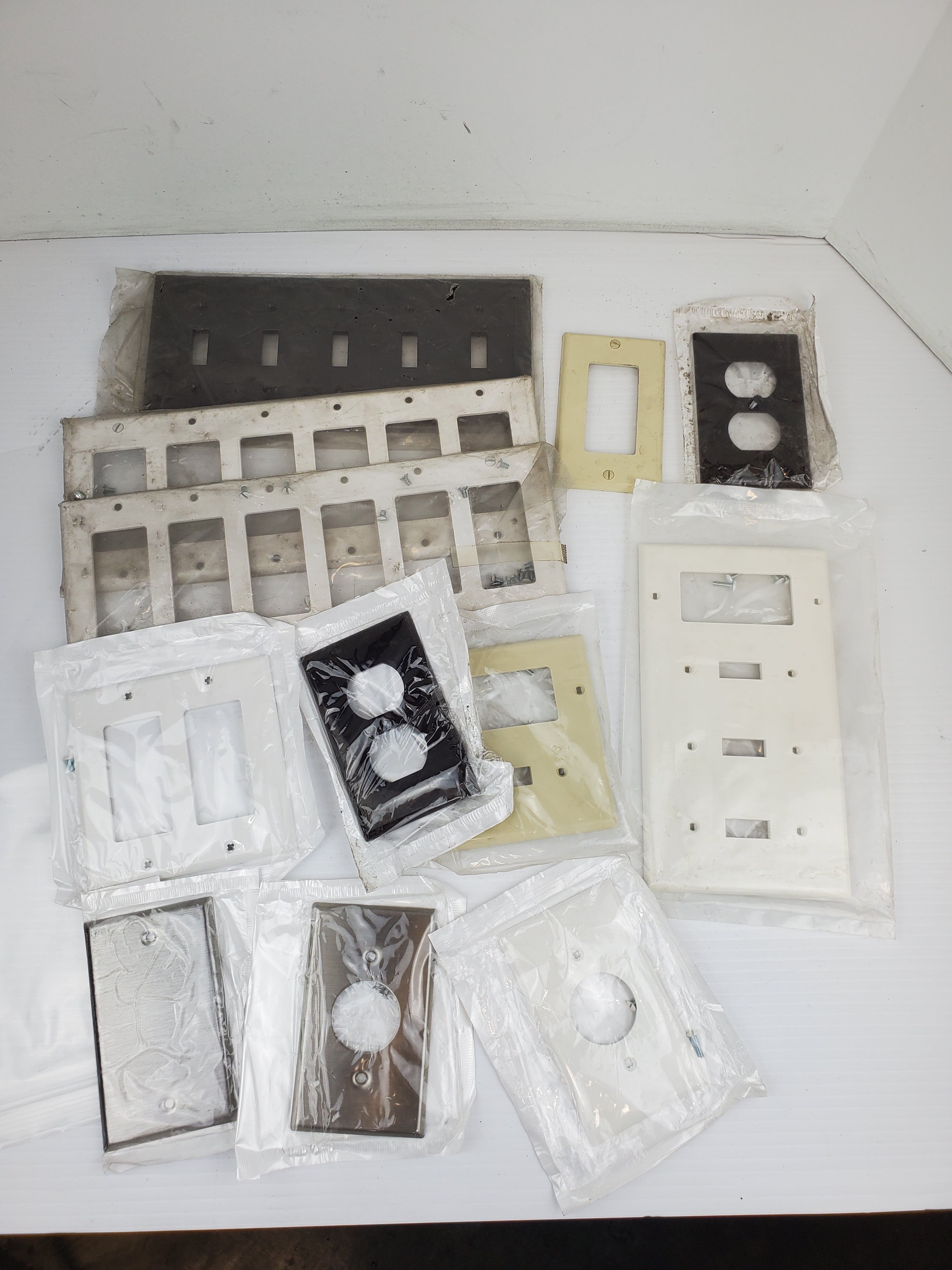 Leviton Light - Switch - Outlet Covers -- Mixed Lot