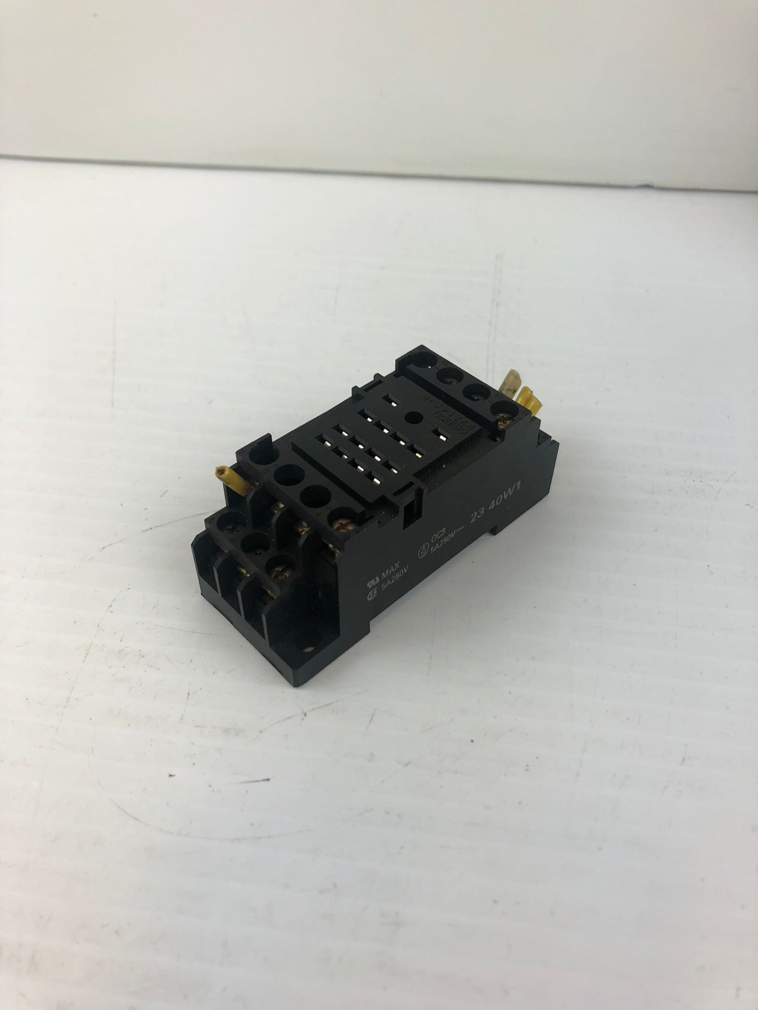 Omron PYF14A-E Relay Socket 2-M4X10