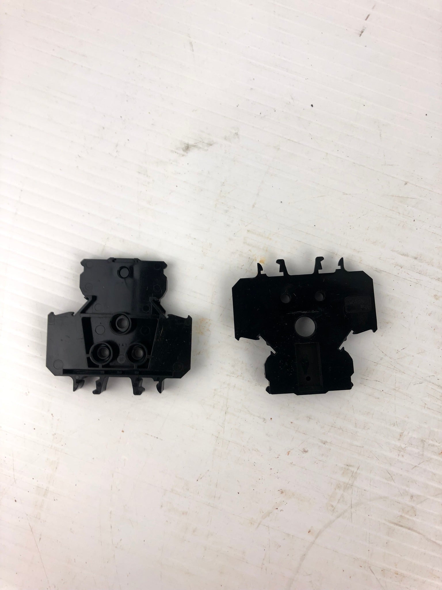 IDEC BNDE15W & BNDE15W2 Terminal Block Ends - Lot of 2