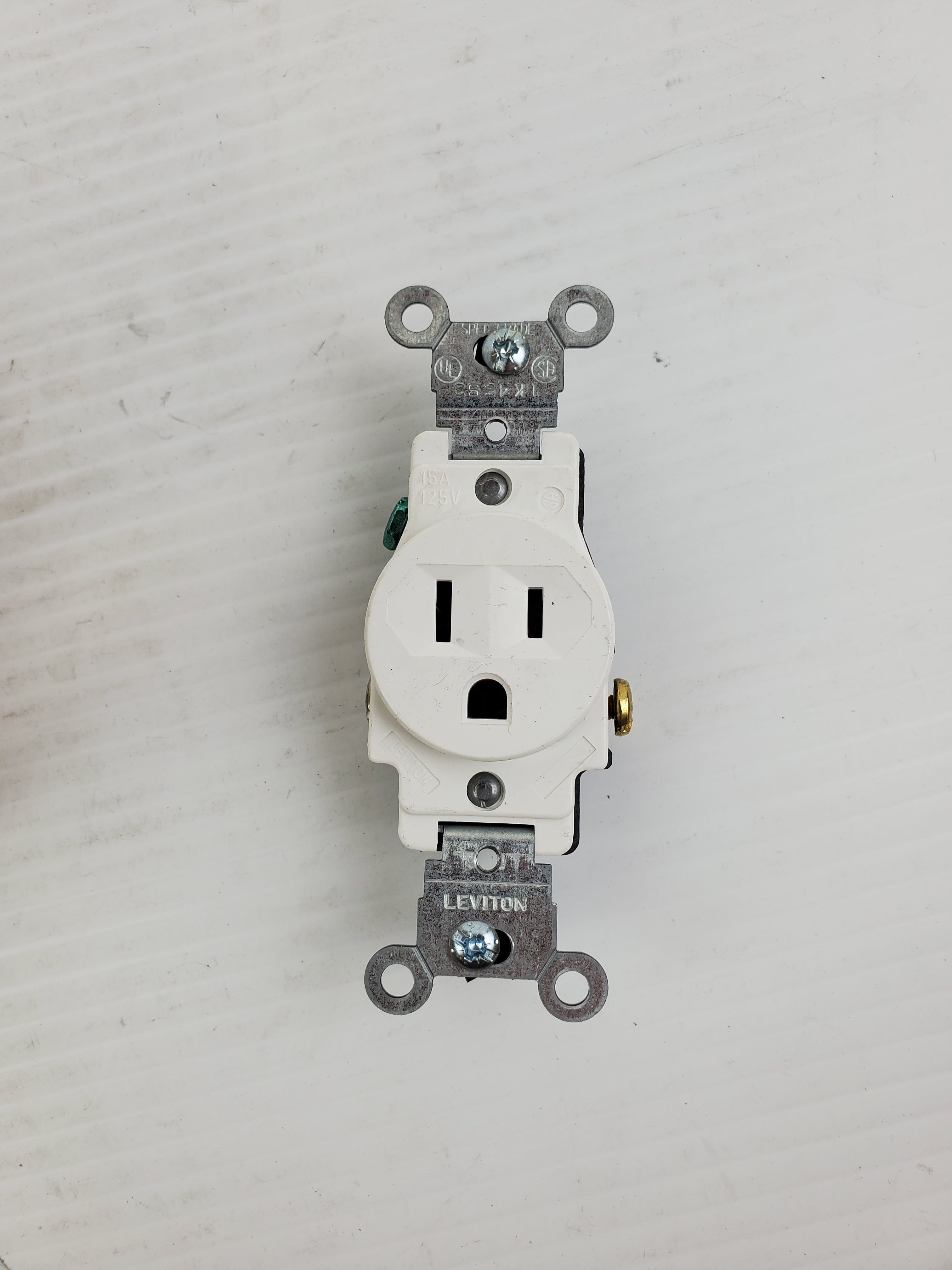 Leviton 5015-W White 2-P 3-W Single REC. Ground 15A-125V (Lot of 7)