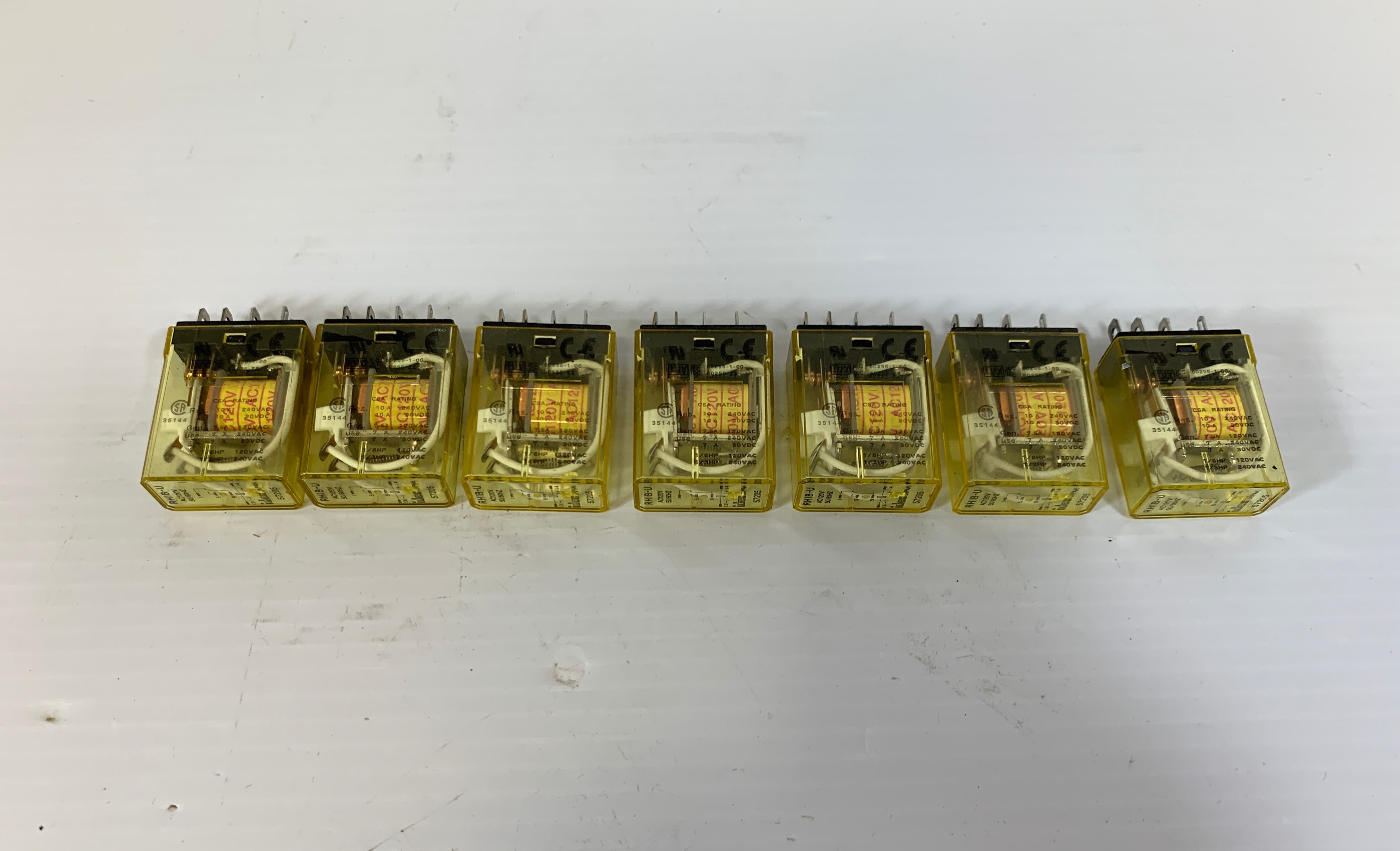 Lot of 7 IDEC RH1B-U General Purpose Relay