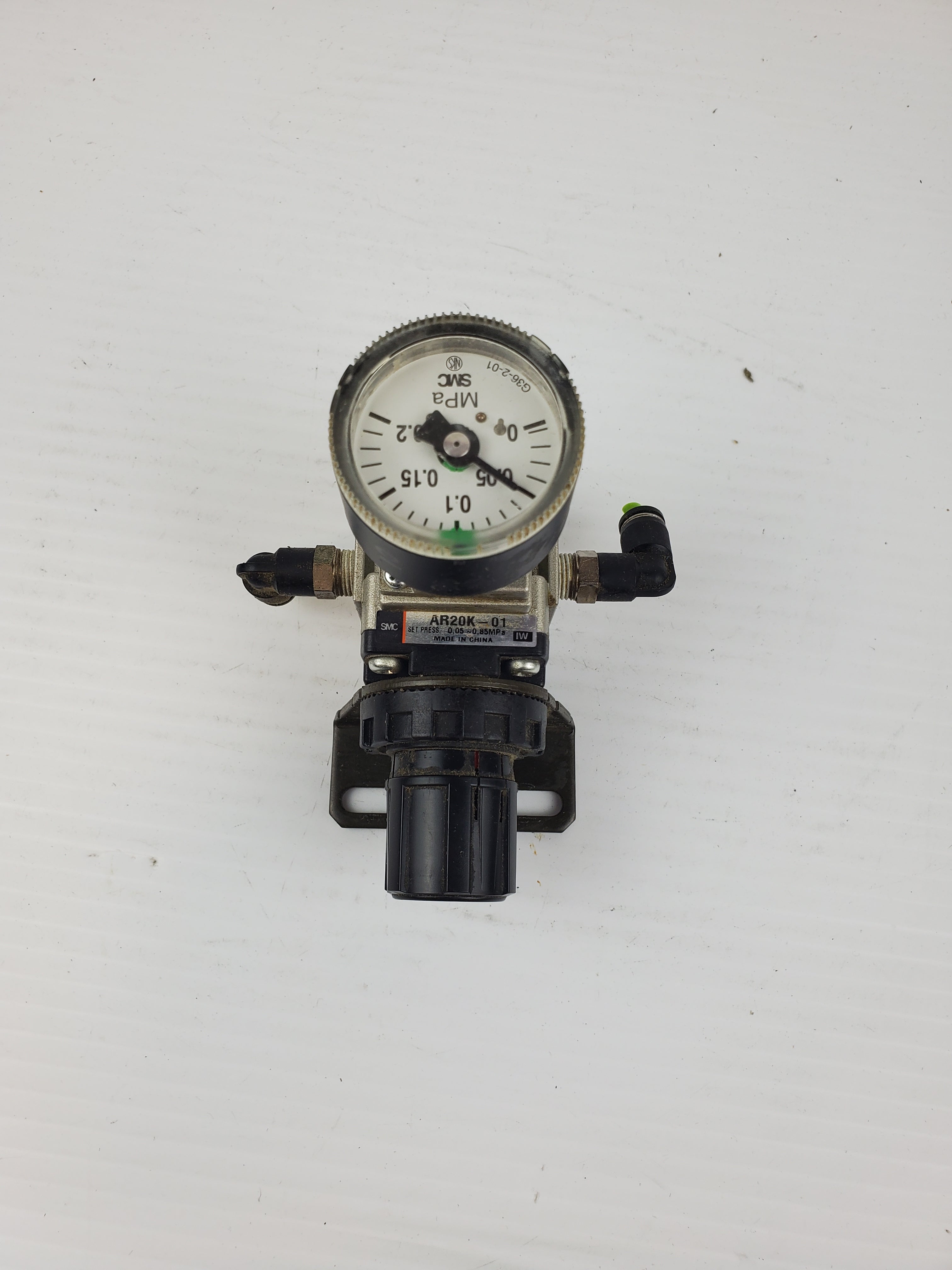 SMC AR20K-01 Pneumatic Regulator With Gauge Set Press 0.05 - 0.85MPa