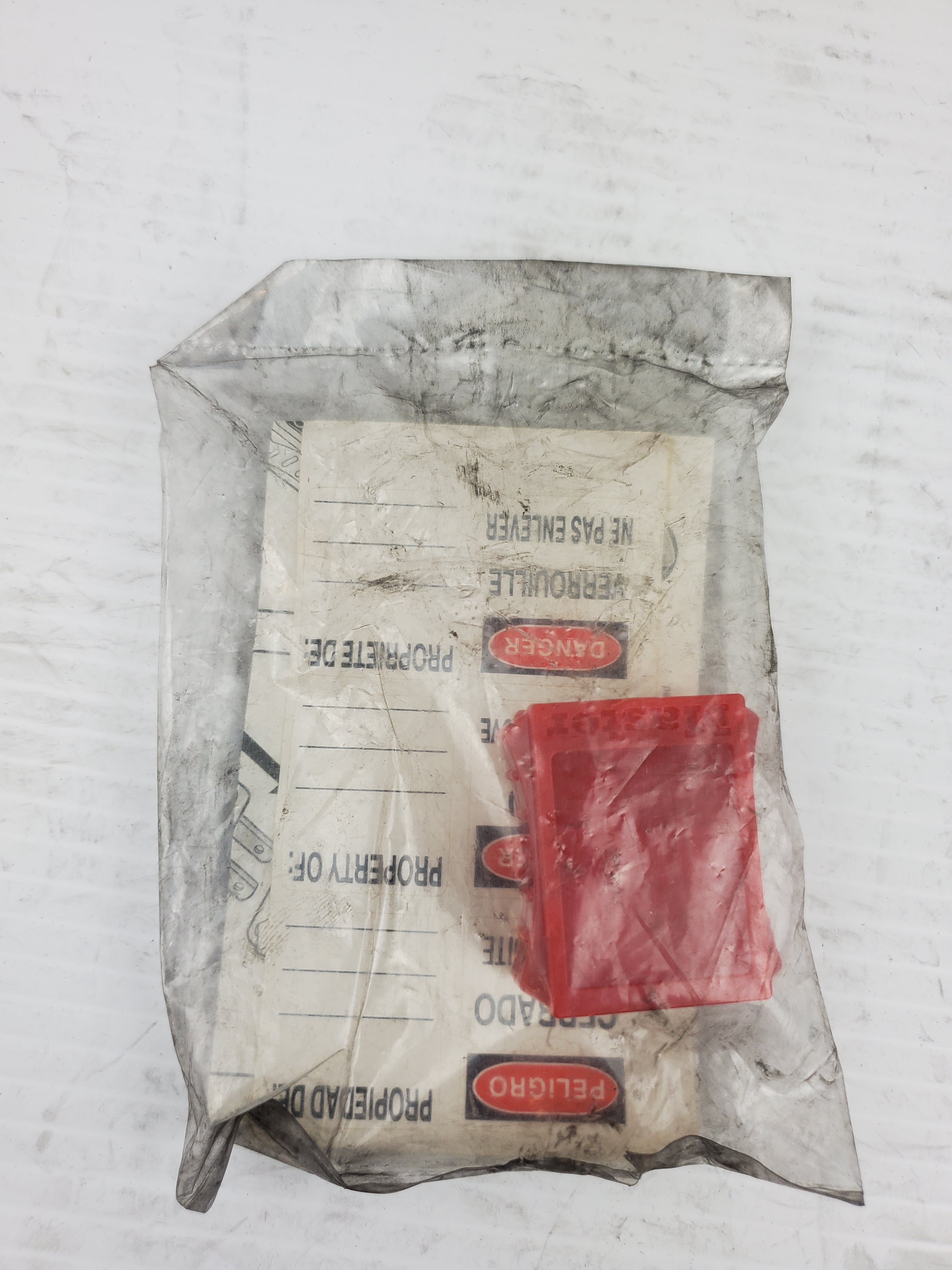 Master Lock S2005 Plug Lockout