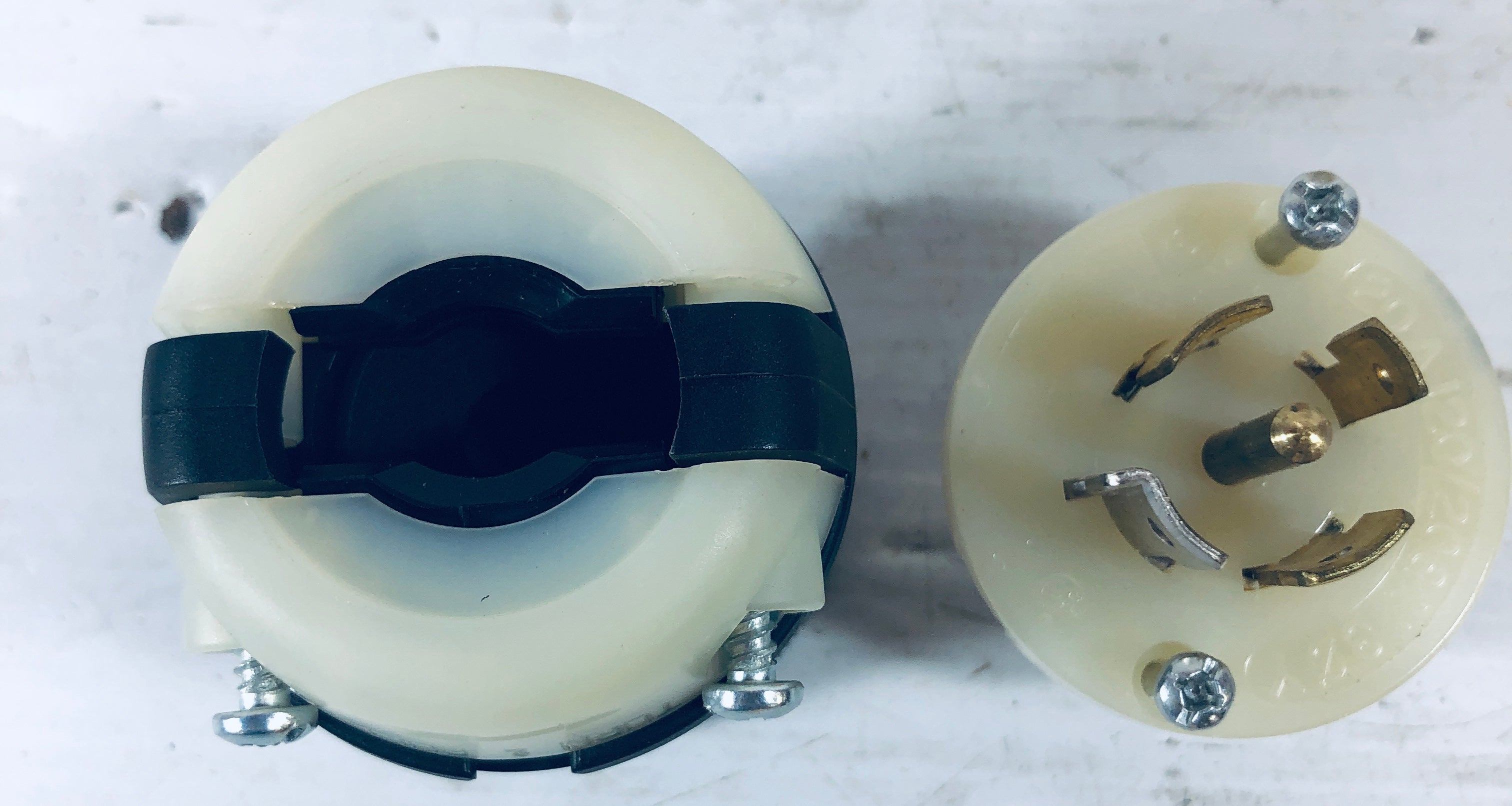 Hubbell Insulgrip Twist Lock Plug HBL2511