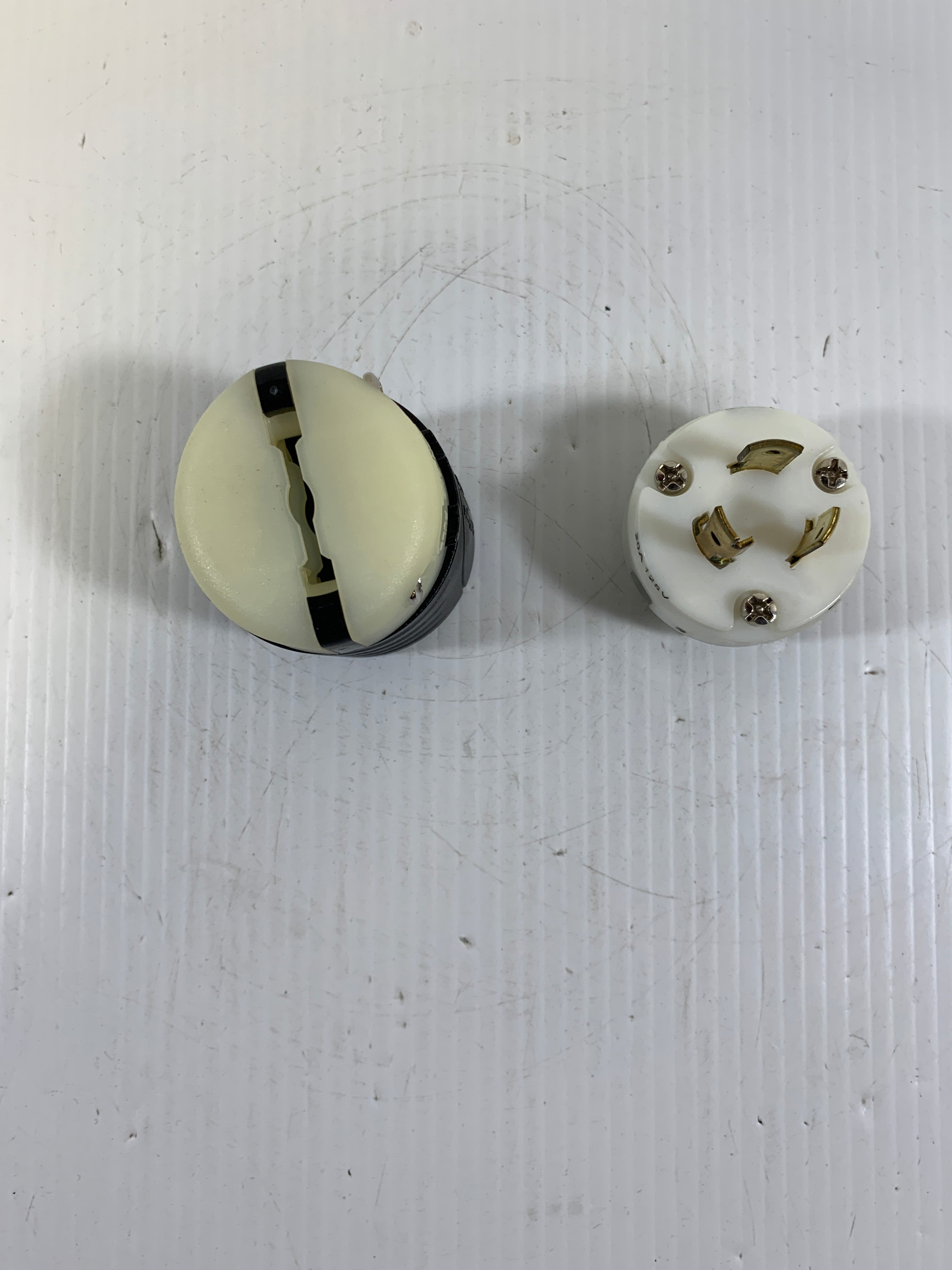 Pass & Seymour L520-P Turnlok Plug 20A 125V