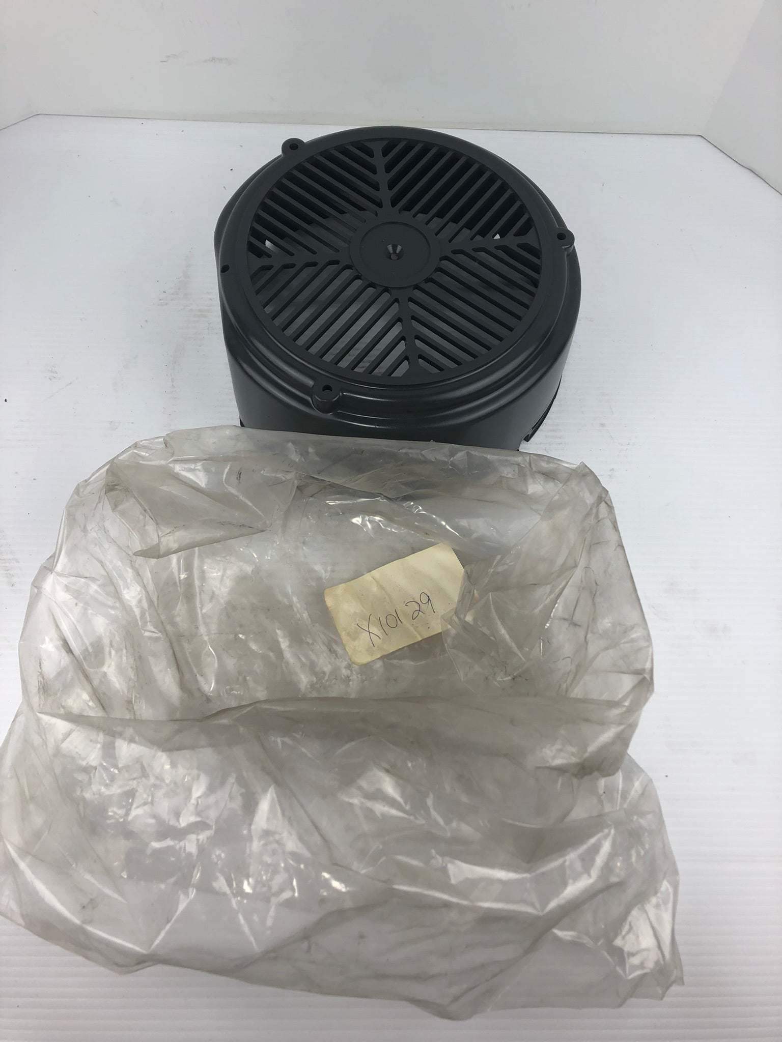 X10129 Grey Plastic Round Cover