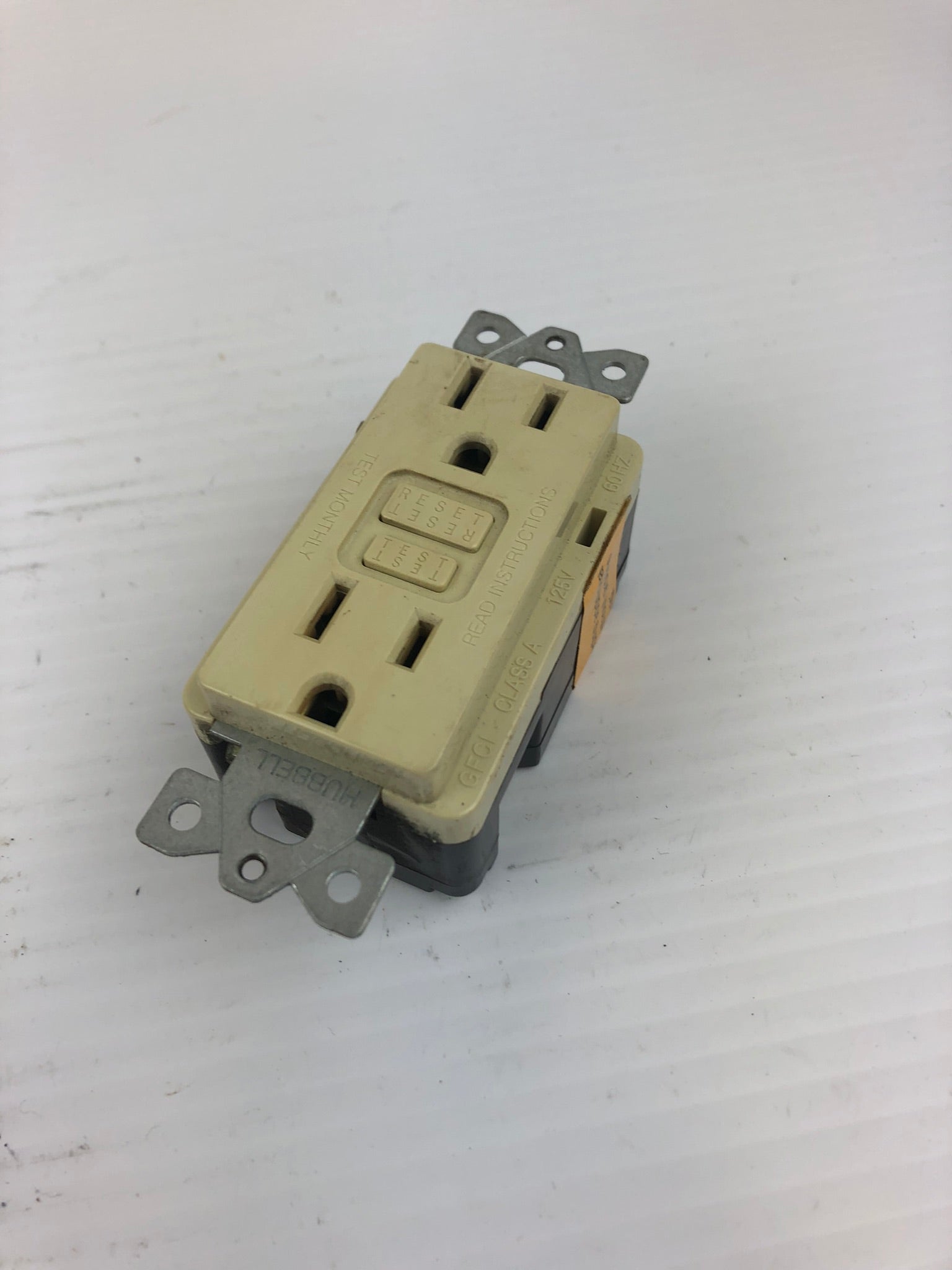 Hubbell LR65045 Receptacle 15A 125V GFCI Class A 60Hz