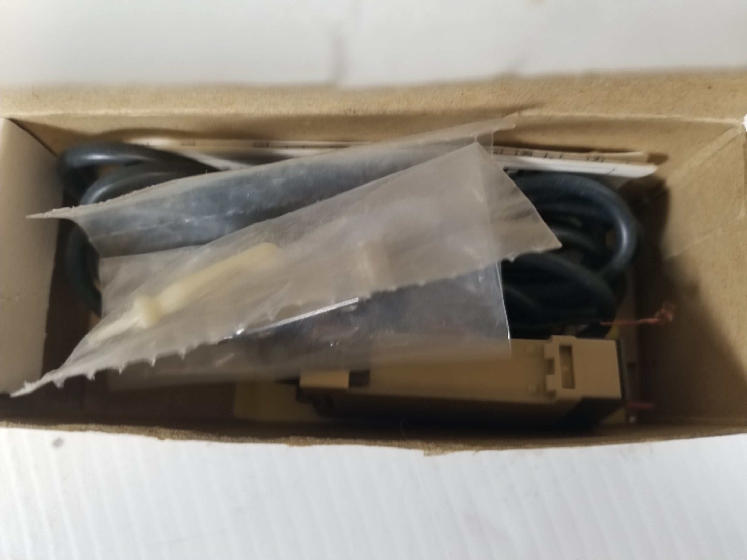 Omron E3X-A21 2M Photoelectric Switch