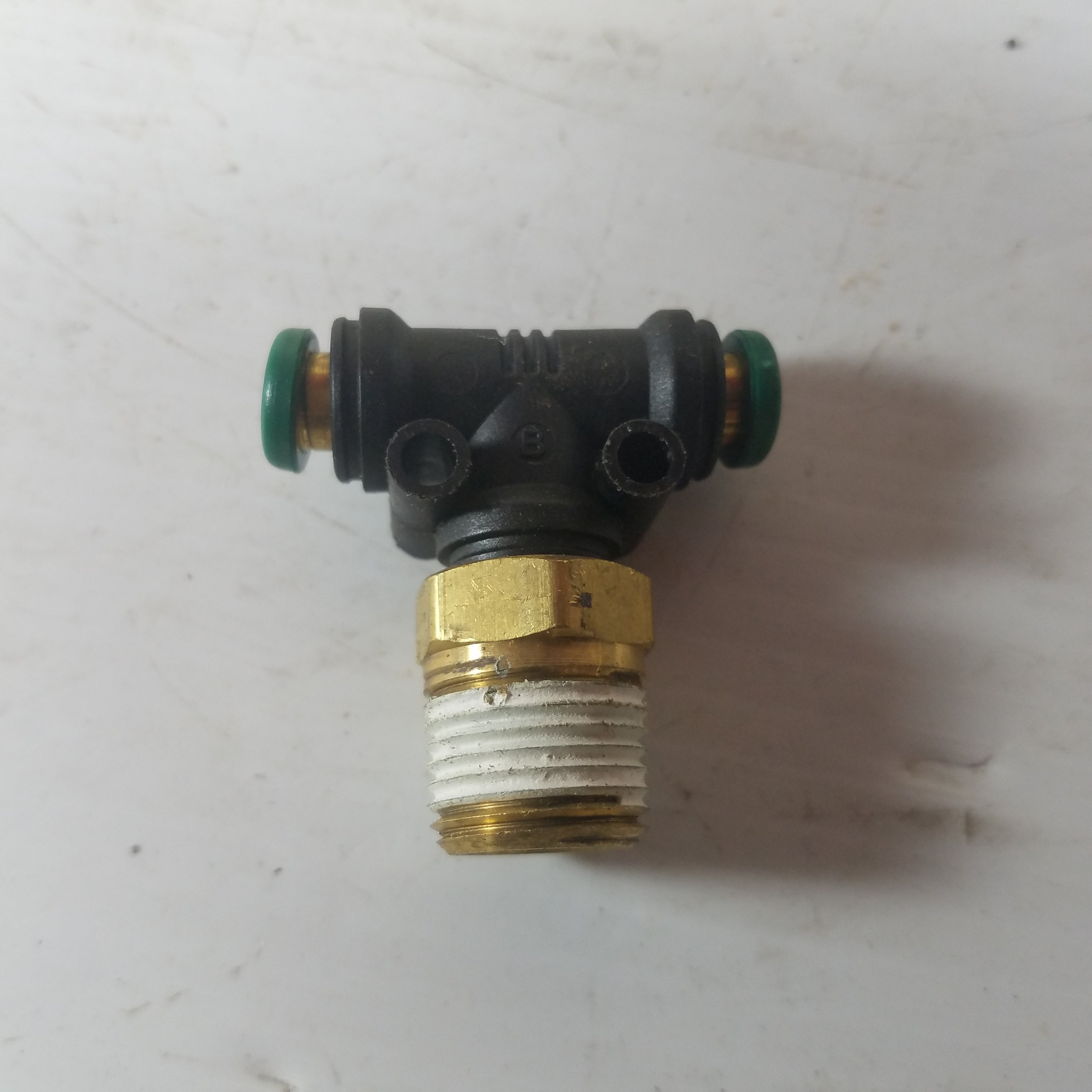 Parker XW372PL-4-6 T-Valve (Box of 10)