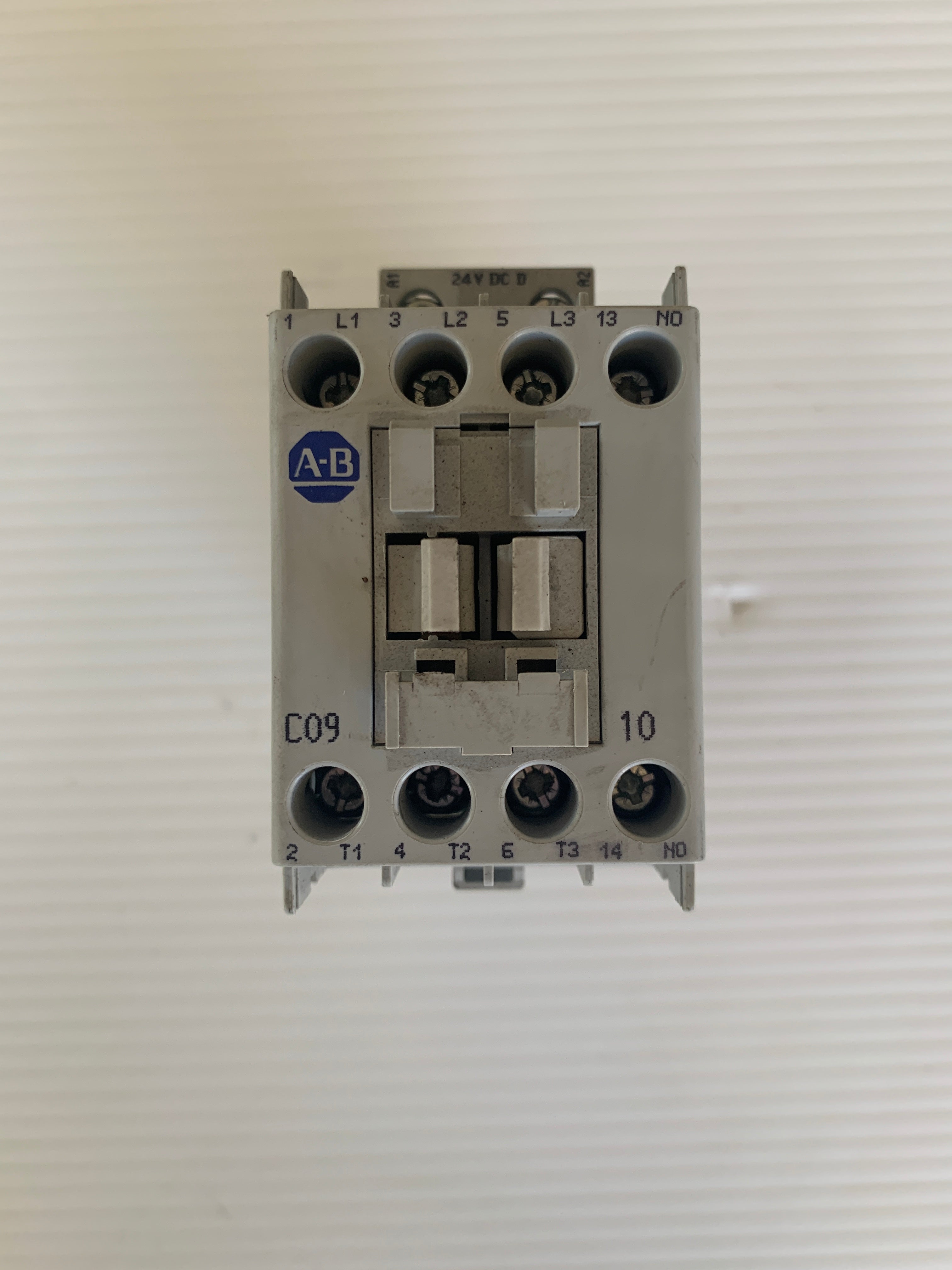 Allen-Bradley 700-CF400D Electrical Contactor 24VDC