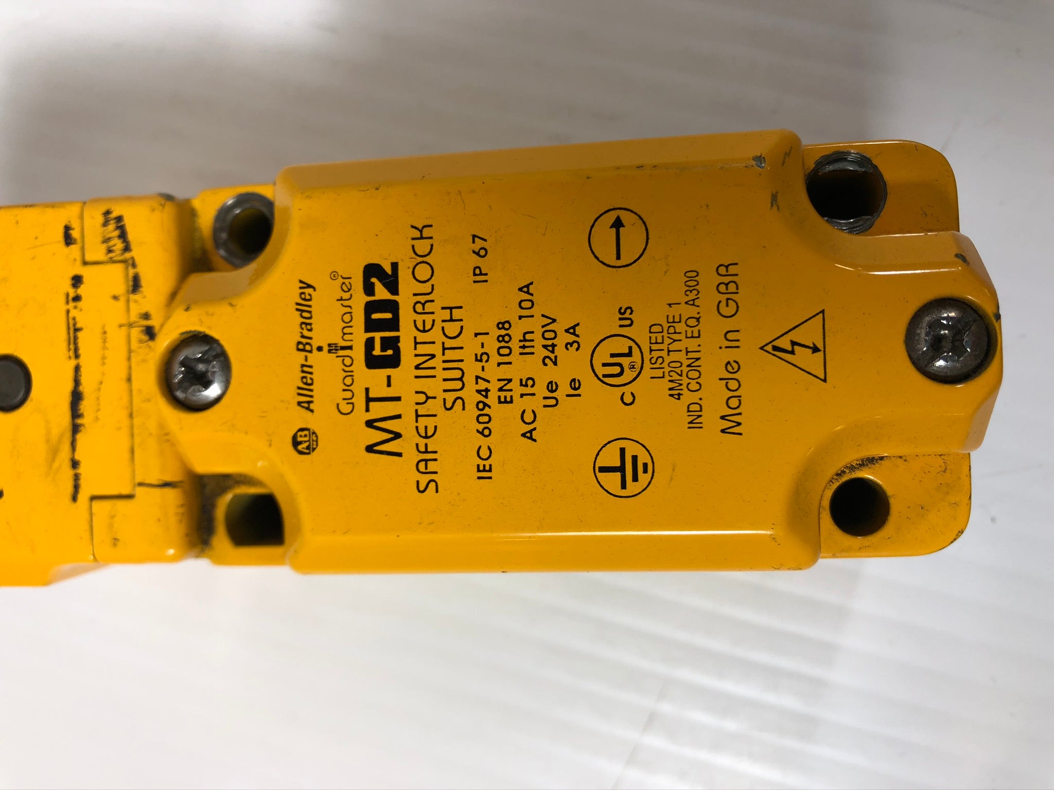 Allen-Bradley MT-GD2 Guardmaster Safety Interlock Switch 440K-M22AEYT Ser. A
