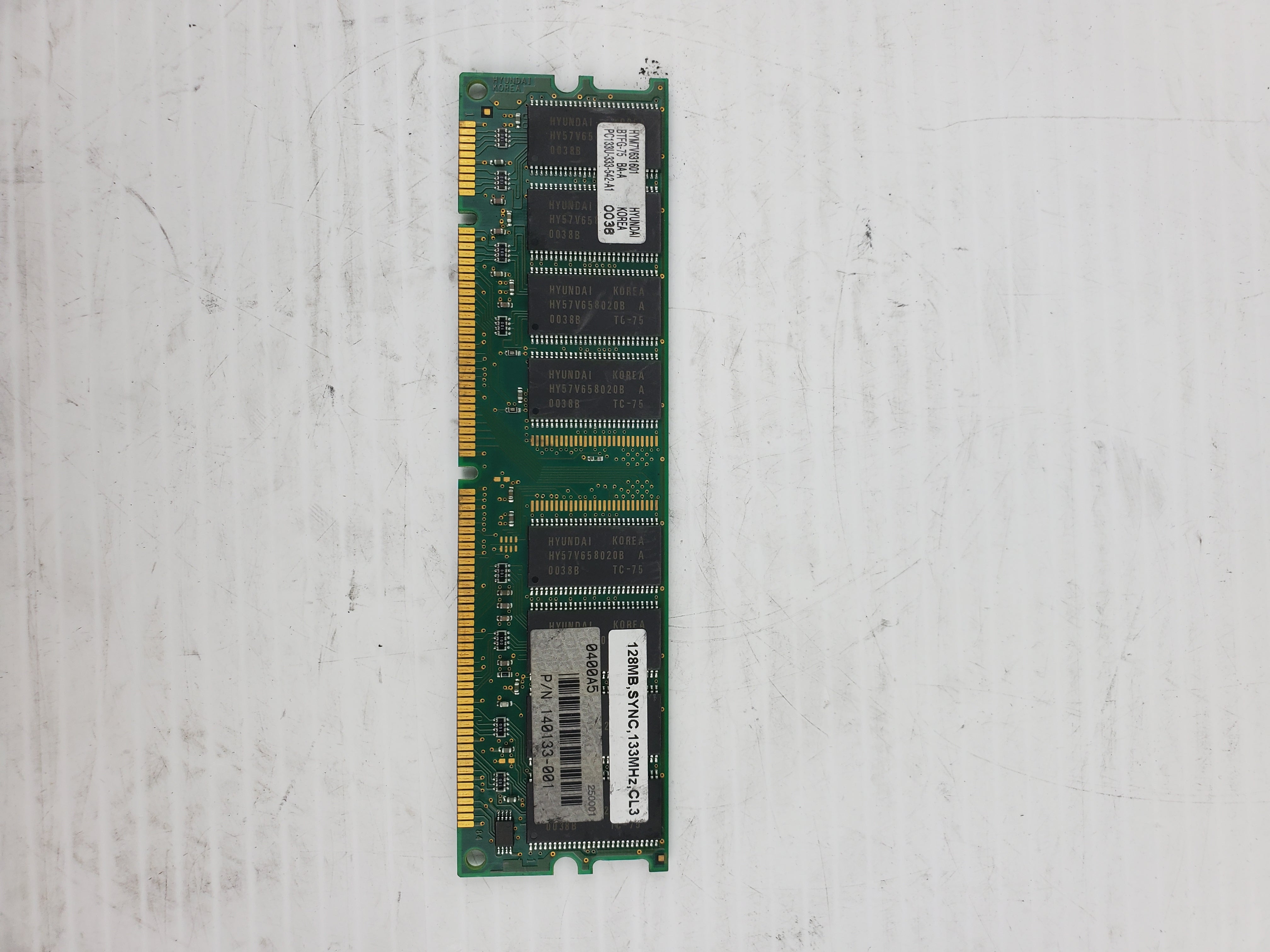 HYUNDAI HYM7V631601 Ram Memory Drive 128MB SYNC 133MHz CL3