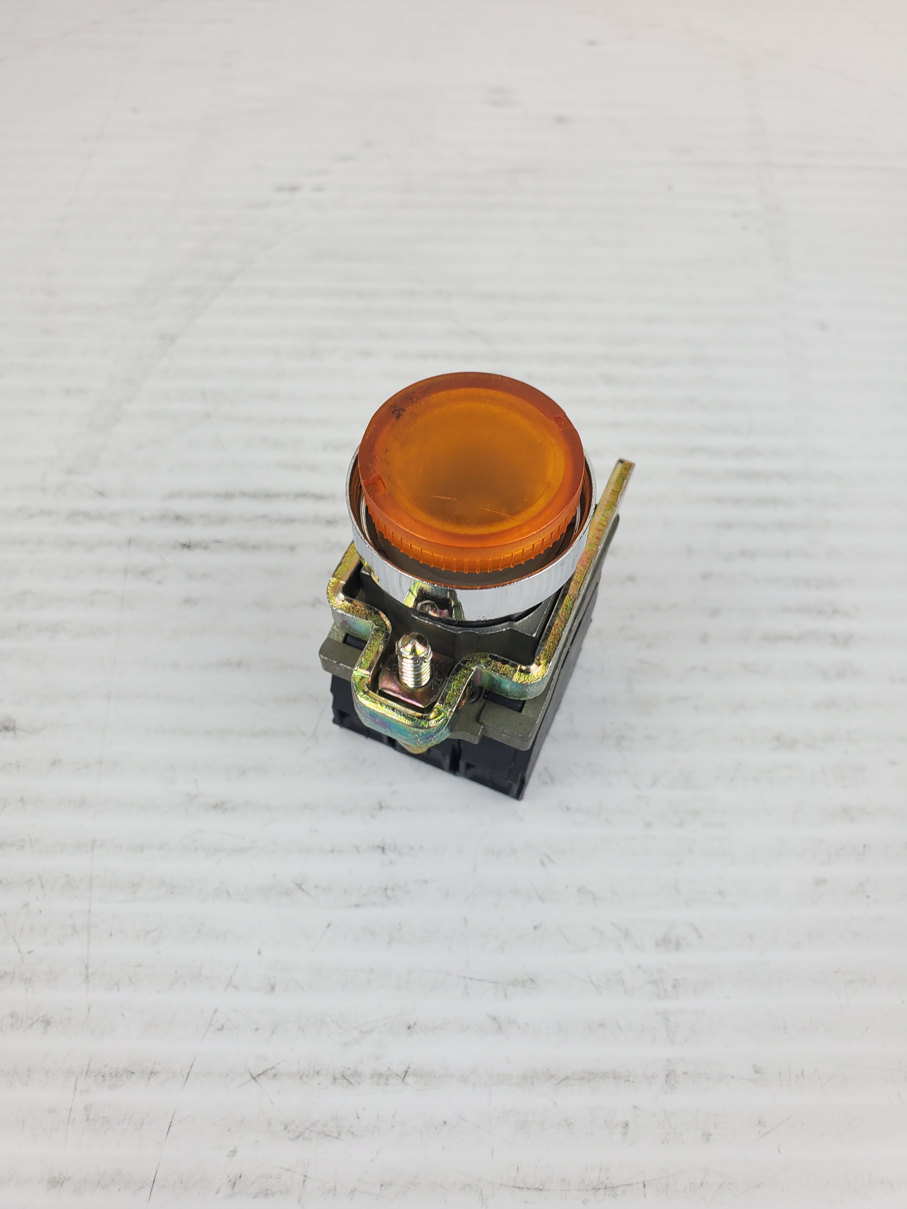 Telemecanique ZBE-101 Orange Push Button with Manual Mounting