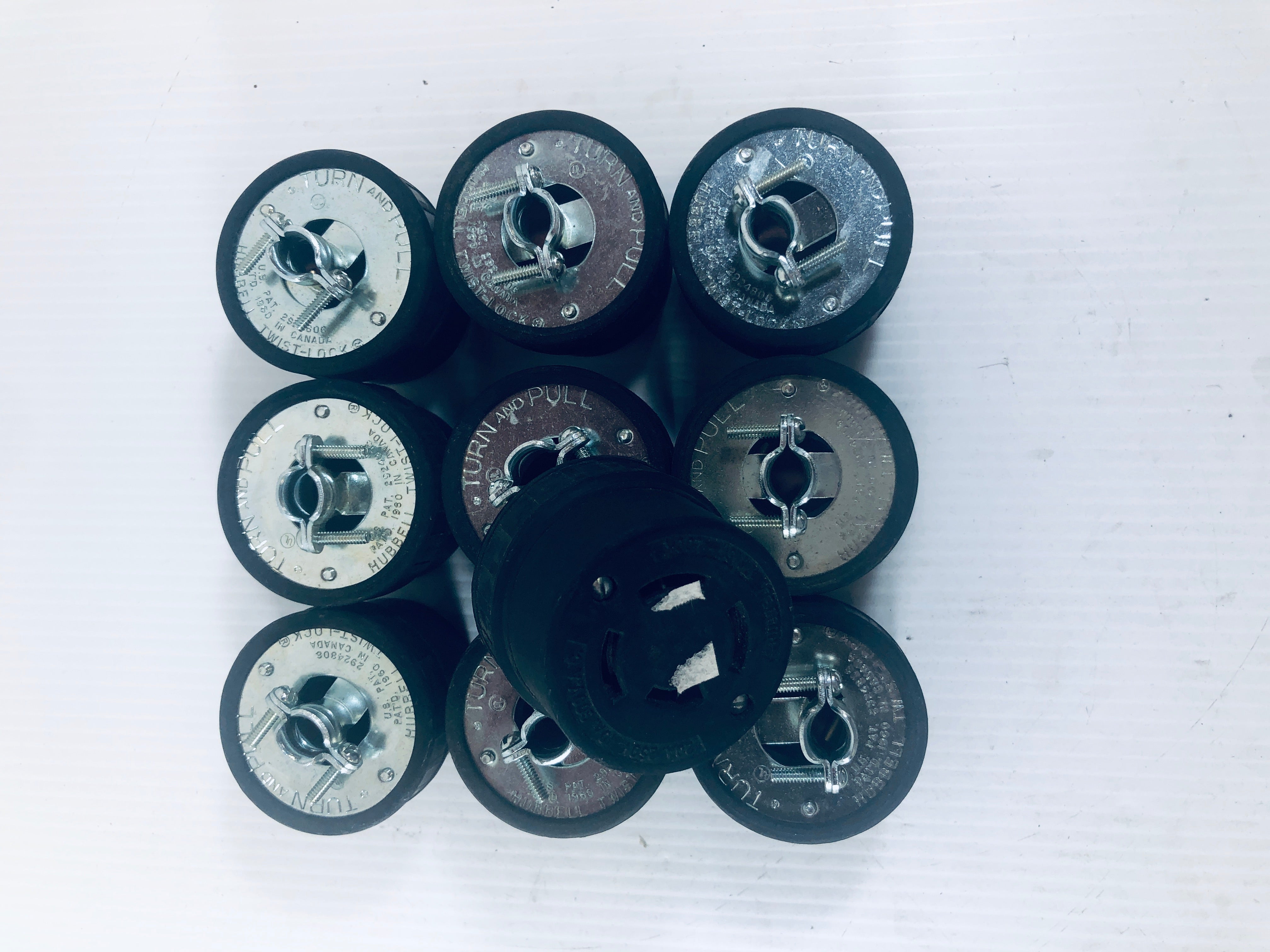 Hubbell Twist Lock 2924806 20A, 125 250V Lot of 10