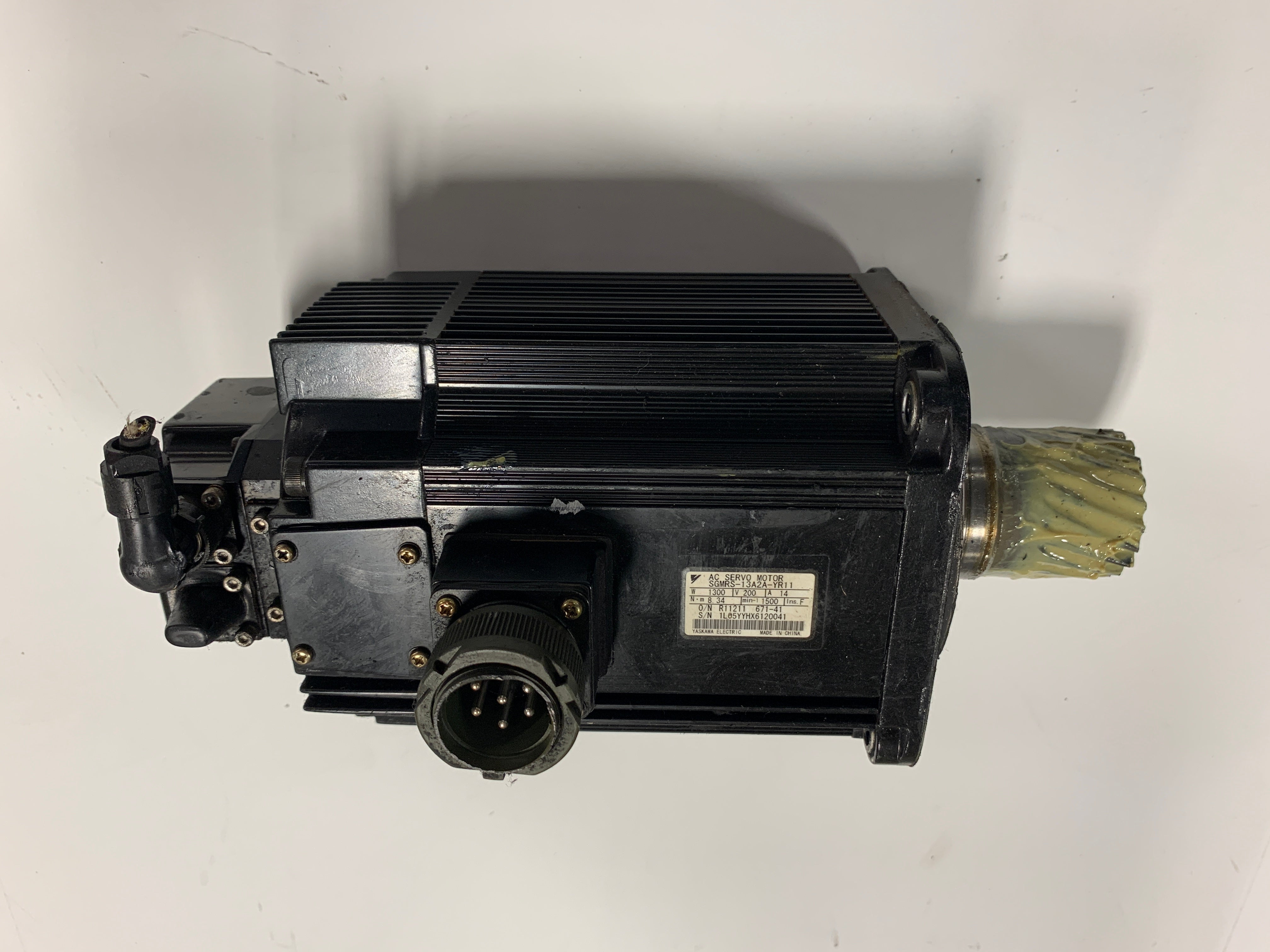 Yaskawa SGMRS-13A2A-YR11 Servo Motor