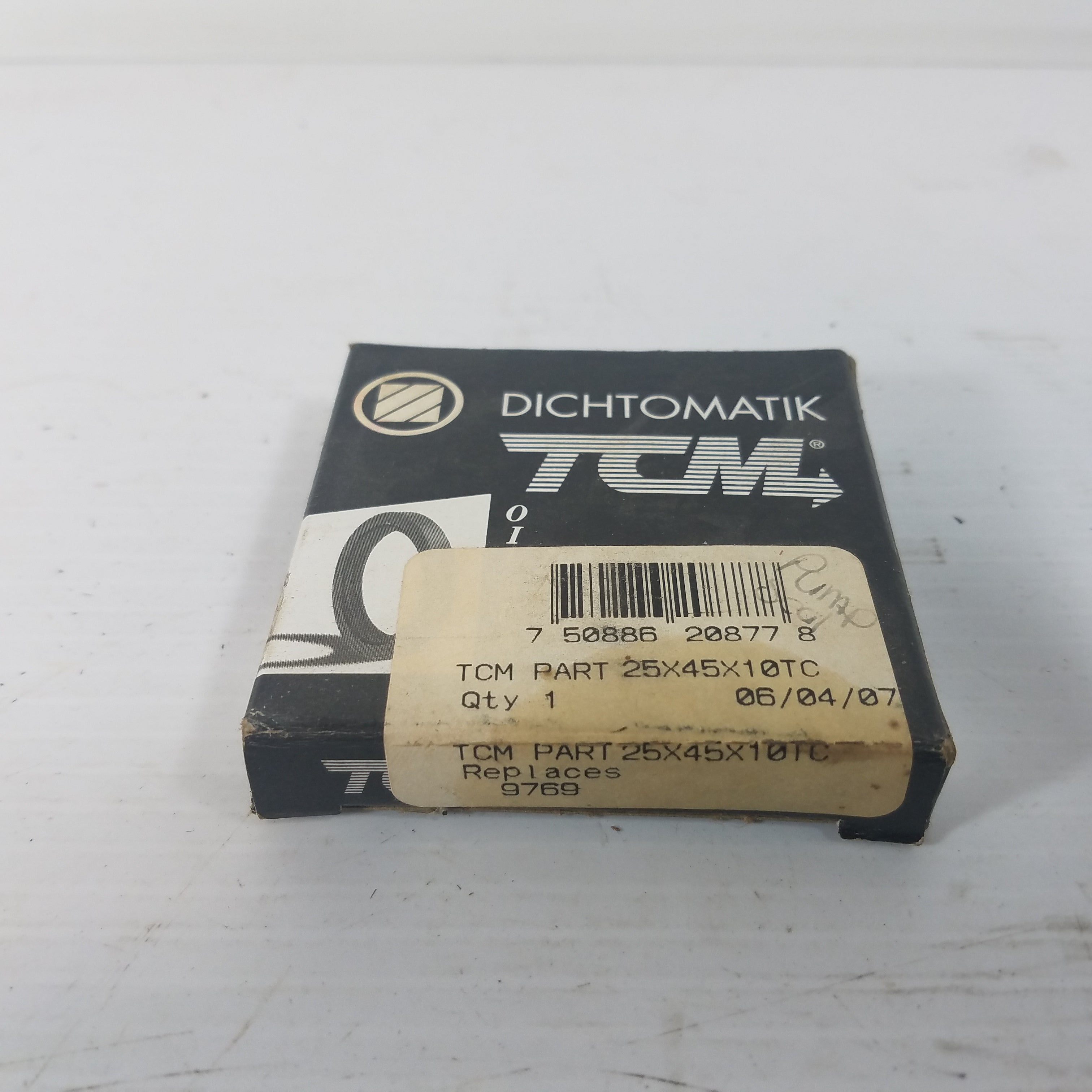 Dichtomatik TCM 25x45x10TC Oil Seal
