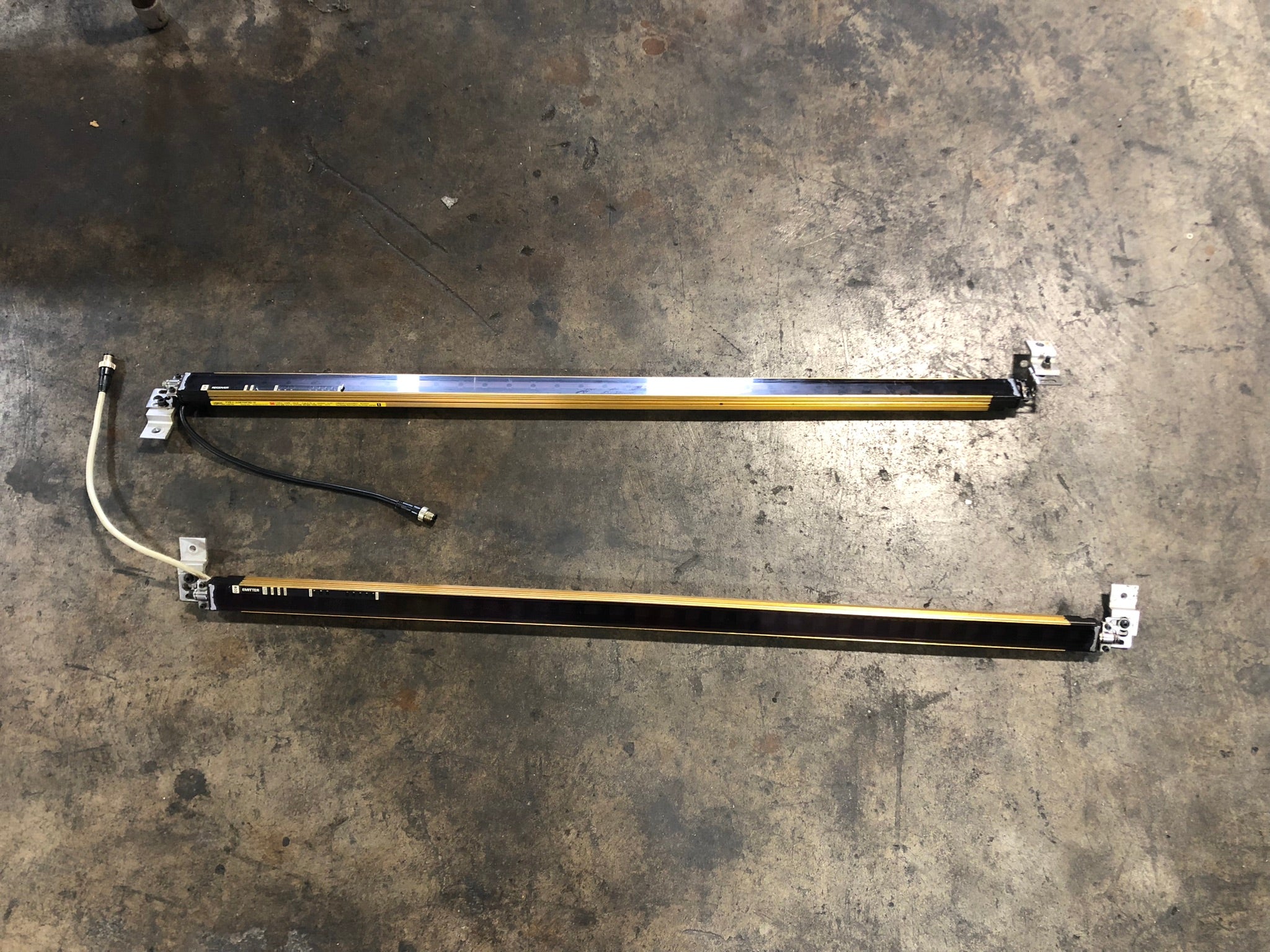 Omron F3SJ-A0870P30-D Safety Light Curtain Type 4 - Emitter and Receiver