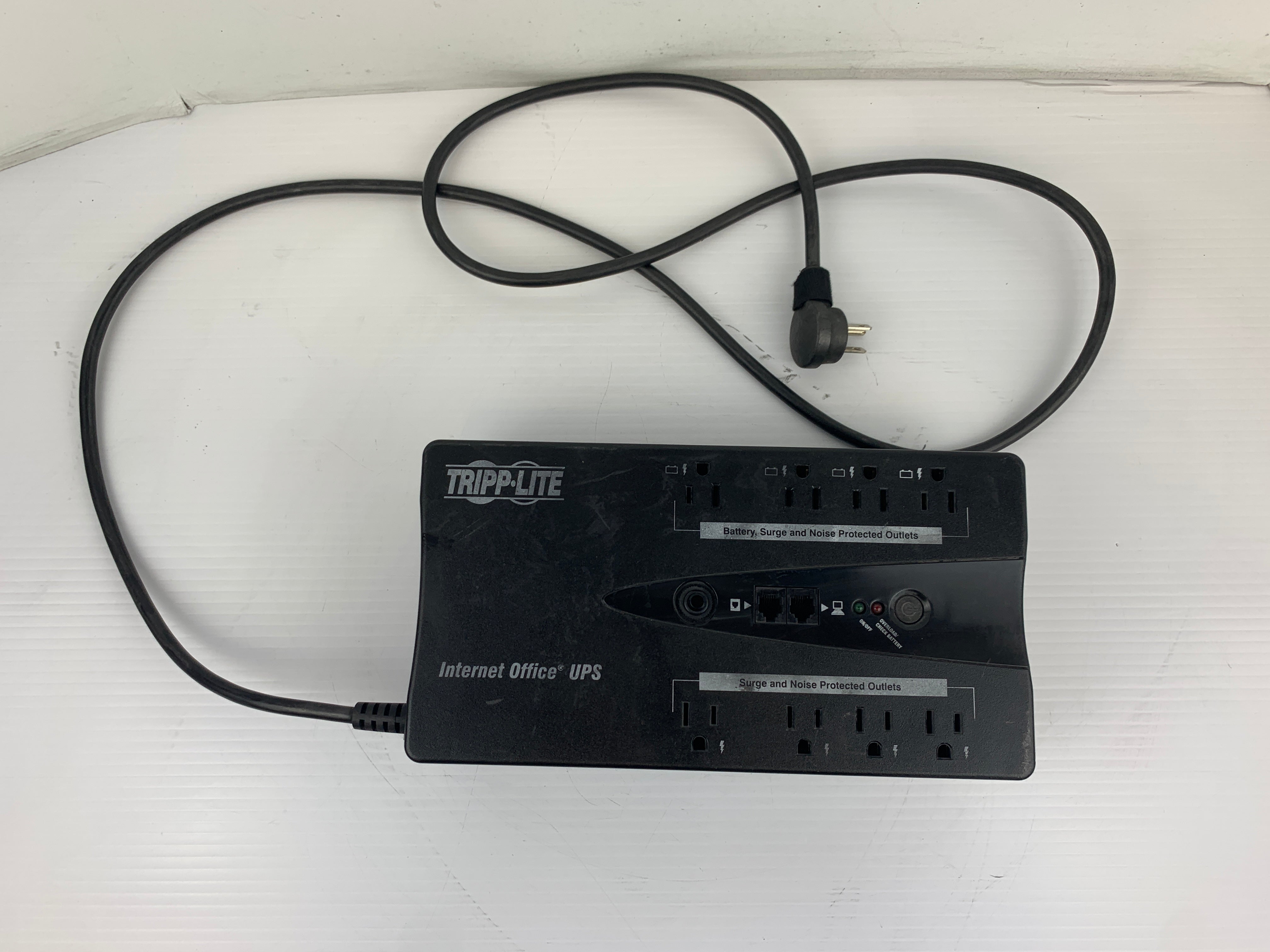 Tripp Lite Battery Backup Internet 600U 8 Outlet